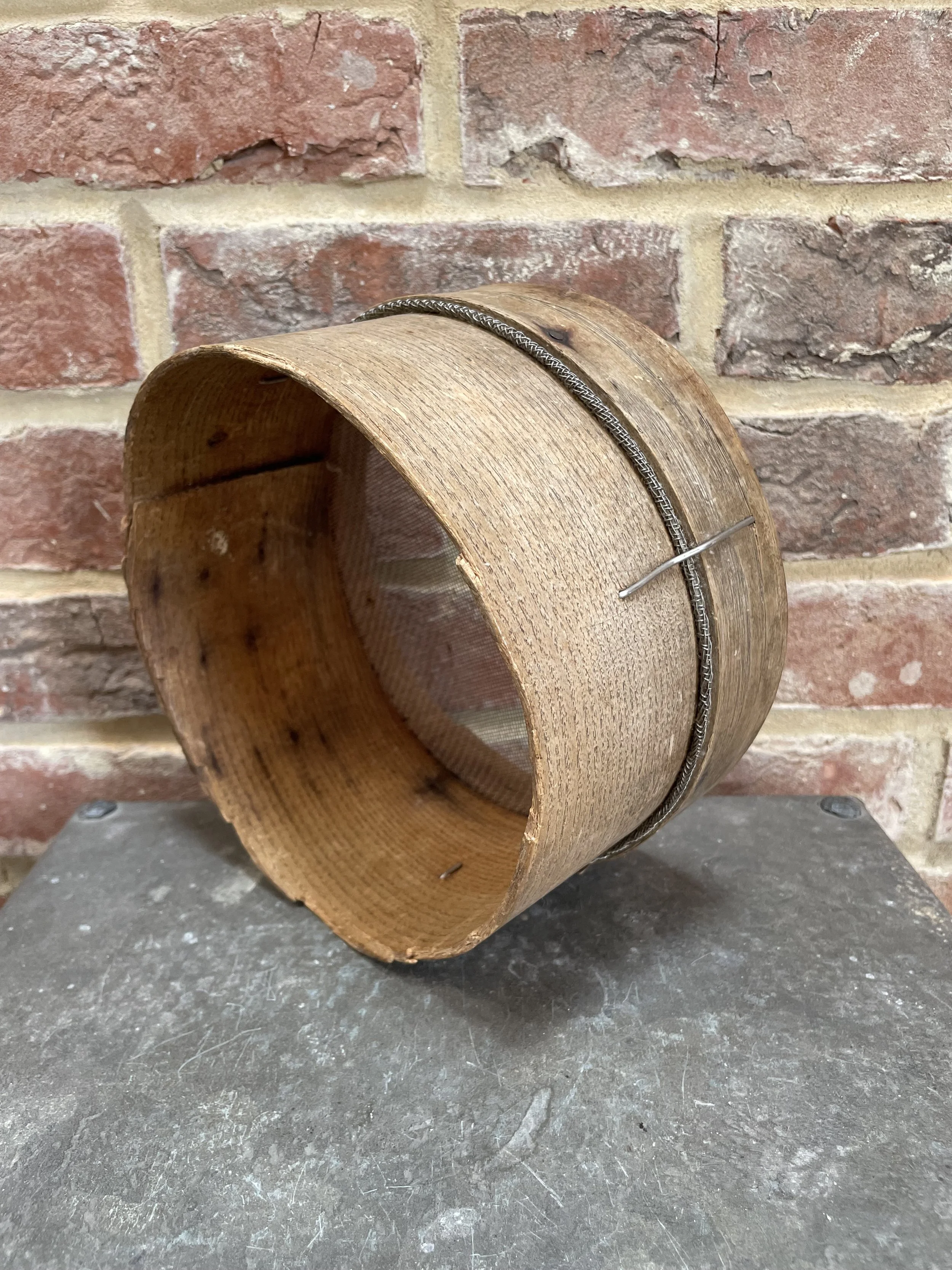 Vintage_wooden_sieve_01d.jpeg