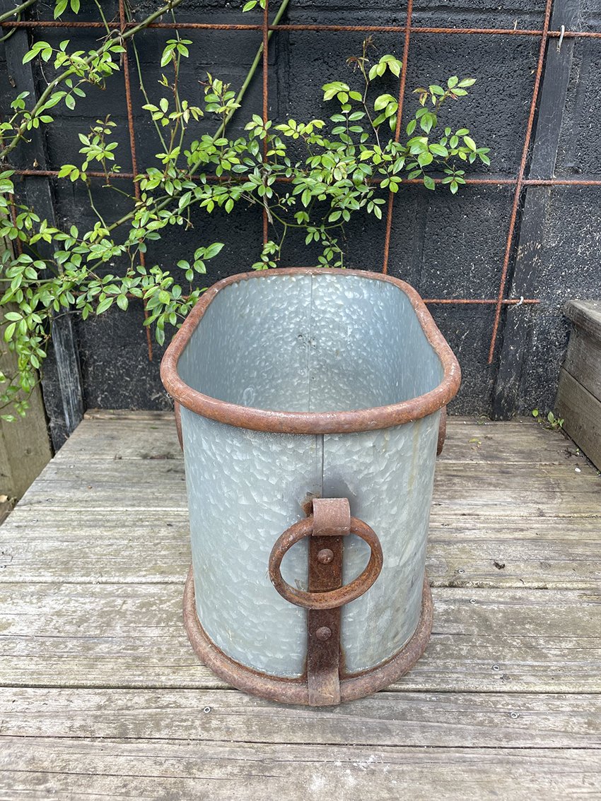 Galvanised_oval_trough_1b.jpg