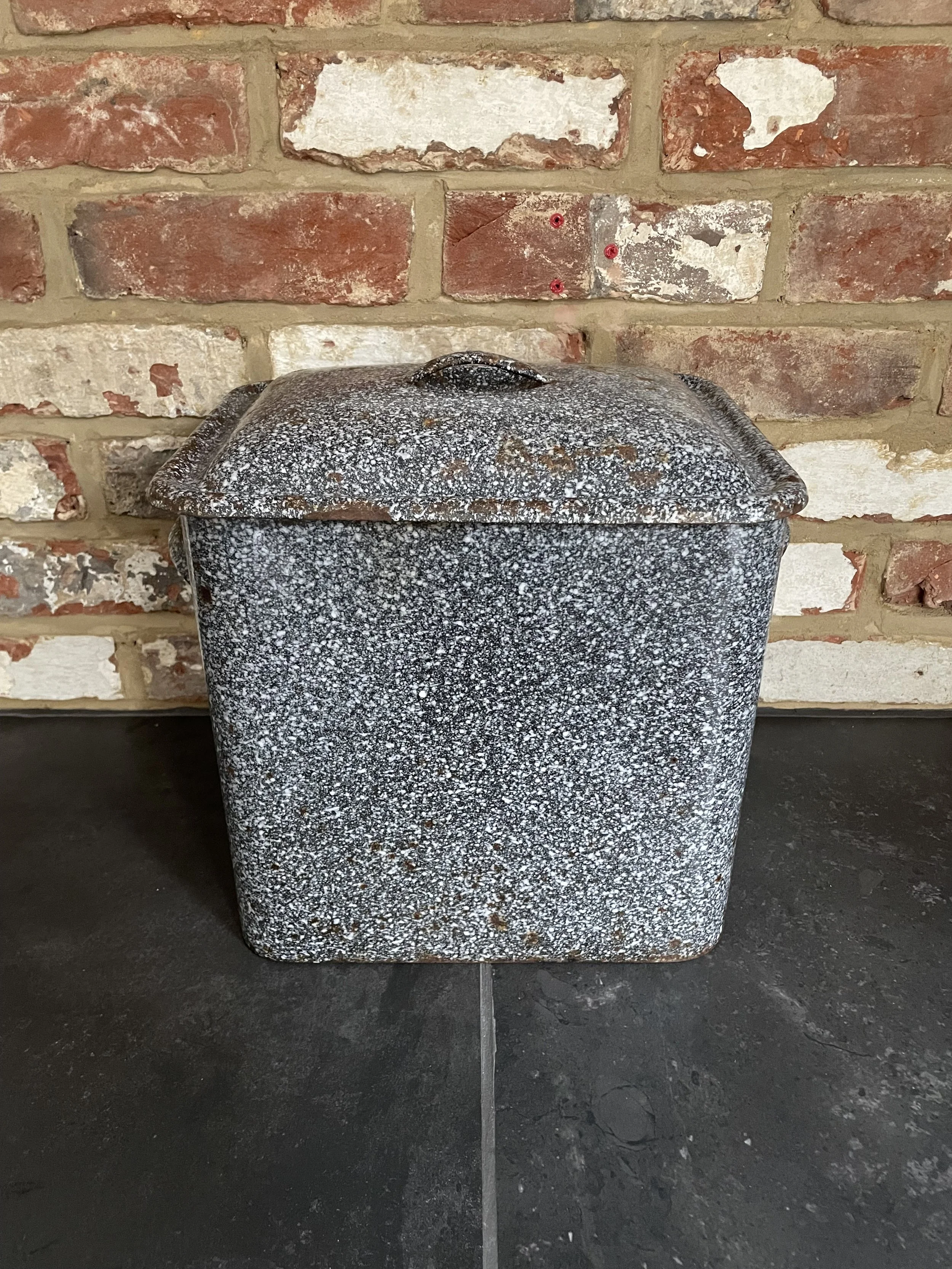 Vintage_Breadbin_03c.jpeg