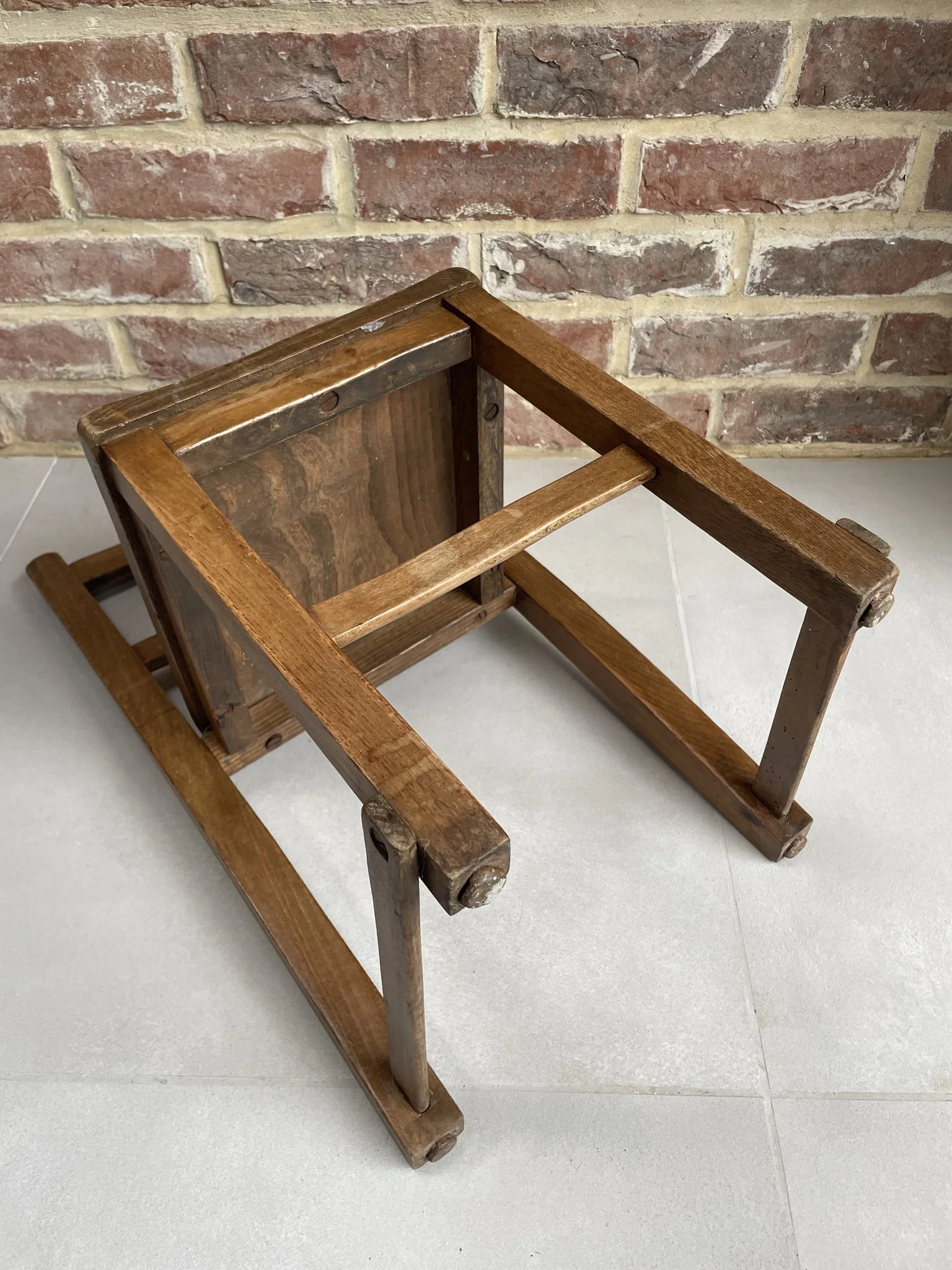 Vintage_childs_chair_01h.jpg