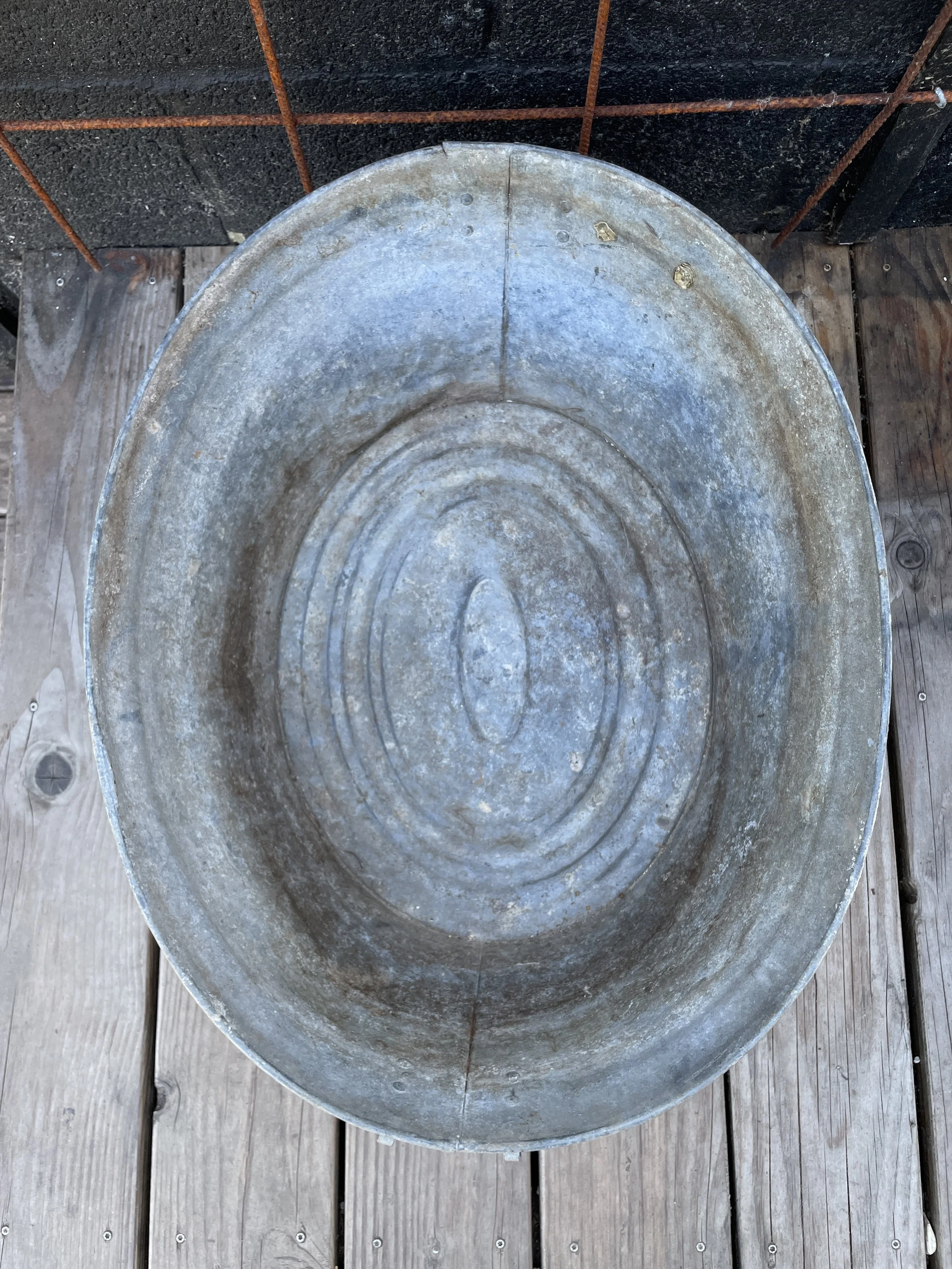 Vintage_galvanised_oval_planter_01d.jpeg