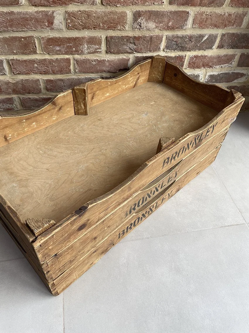 Vintage_Bronnley_crate_01d.jpg