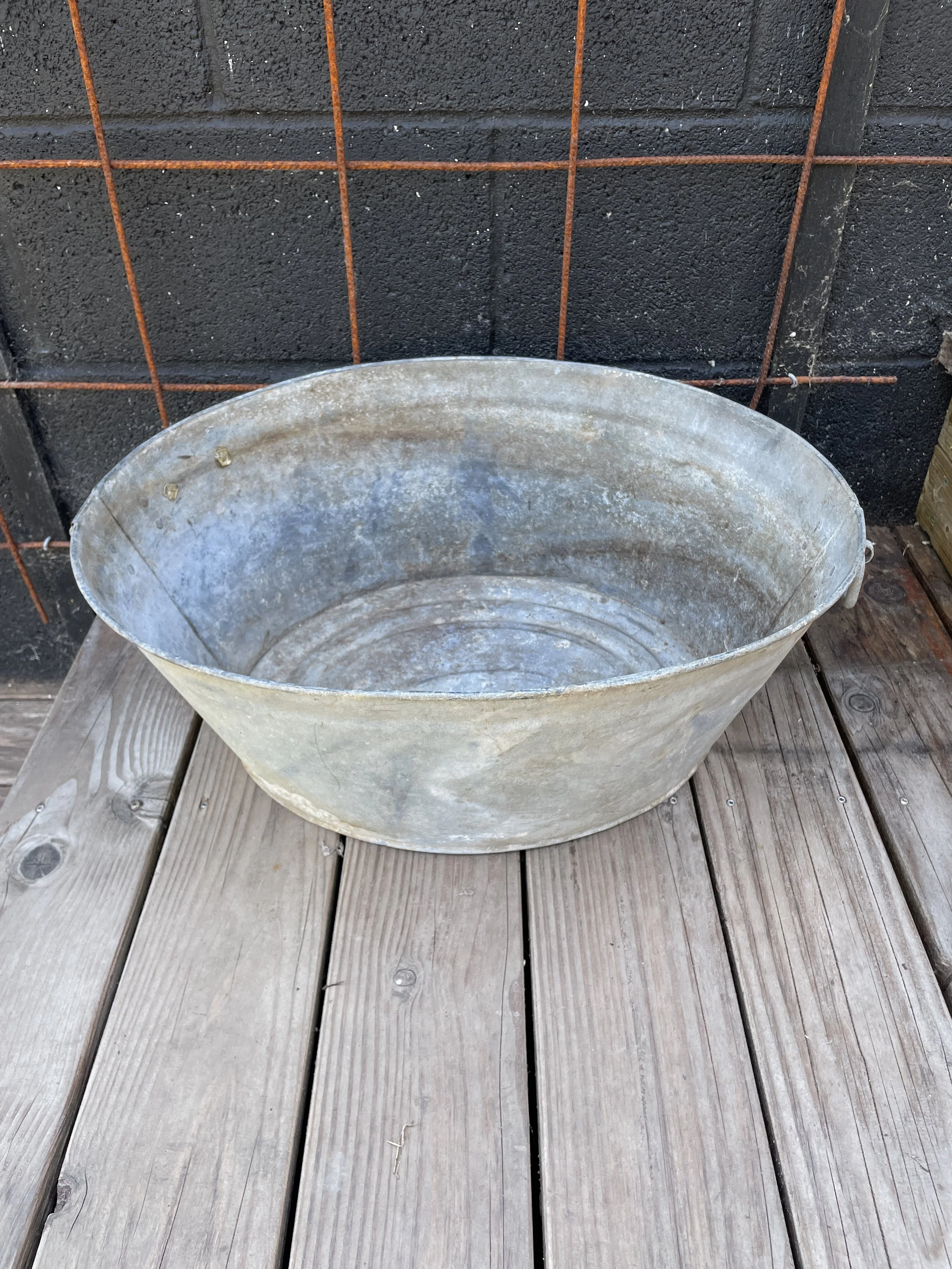 Vintage_galvanised_oval_planter_01b.jpeg