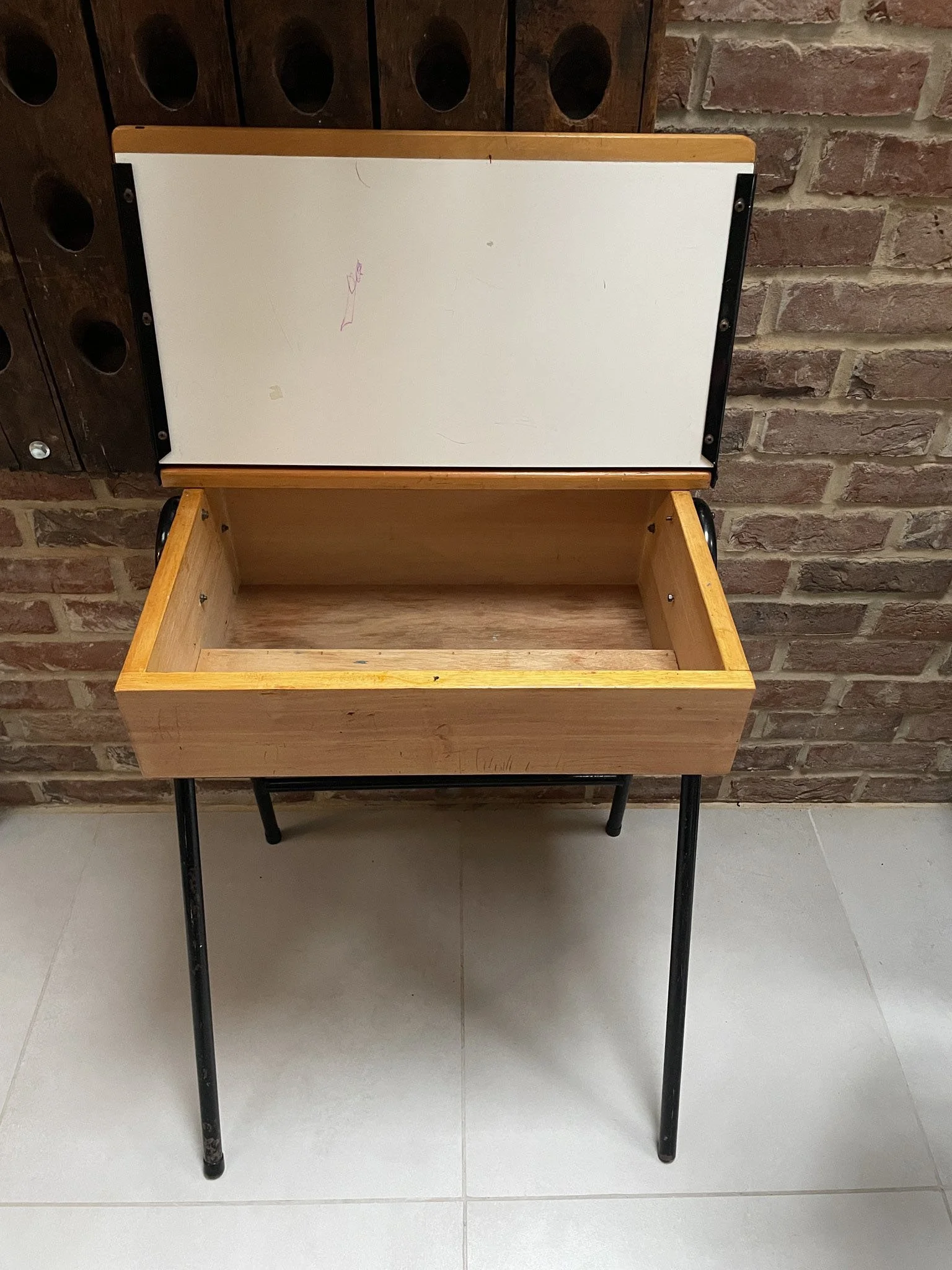 Vintage_School_Desk_05e.jpg