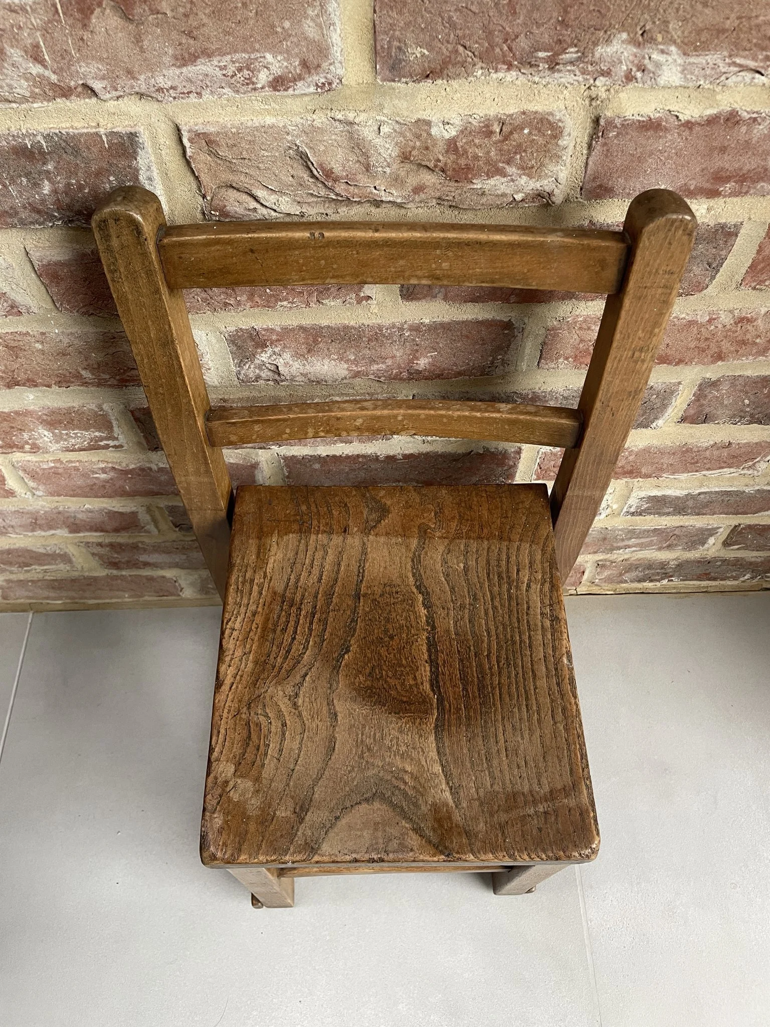 Vintage_childs_chair_01i.jpg