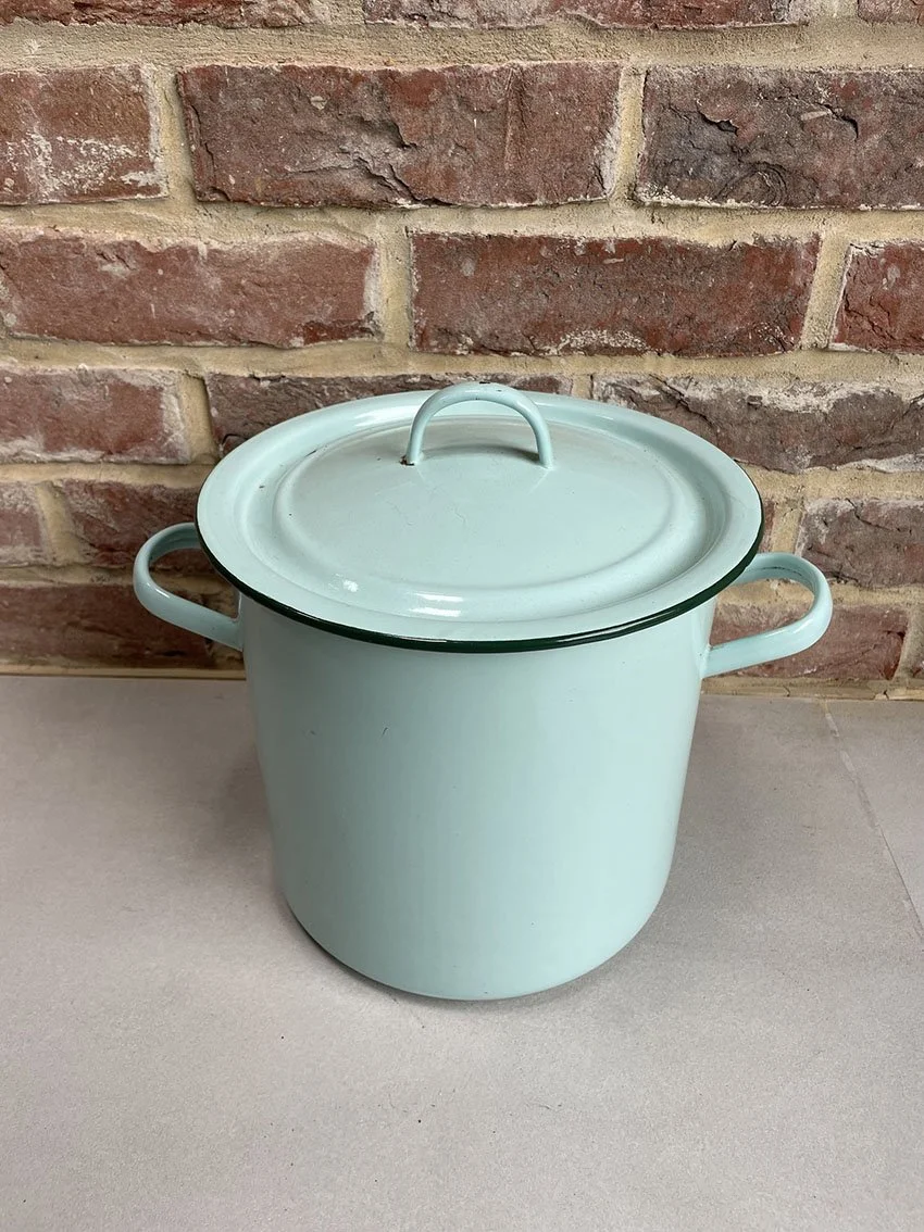 Vintage_enamel_bin_01a.jpg