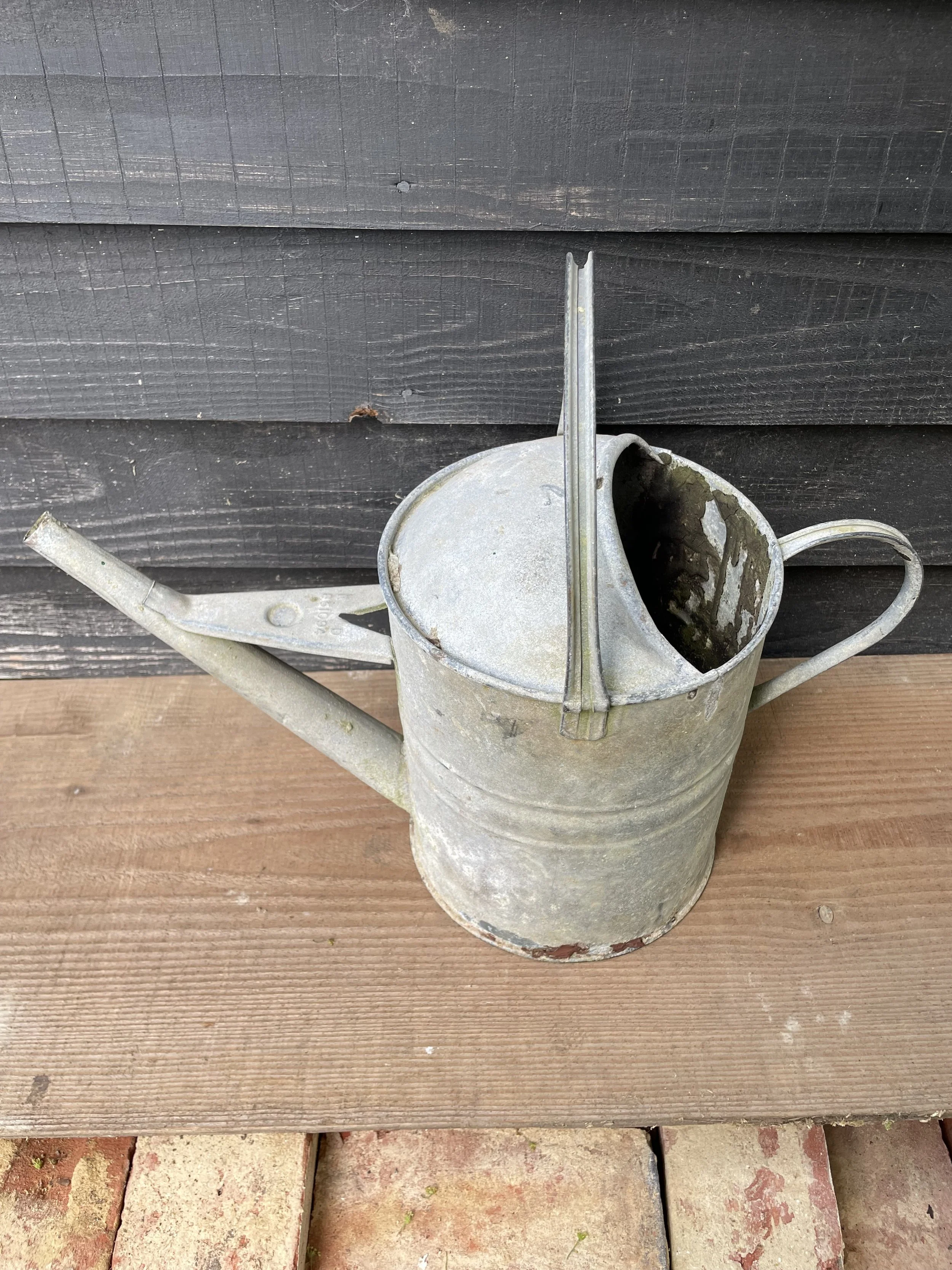 Vintage_galvanised_watering_can_04b.jpeg