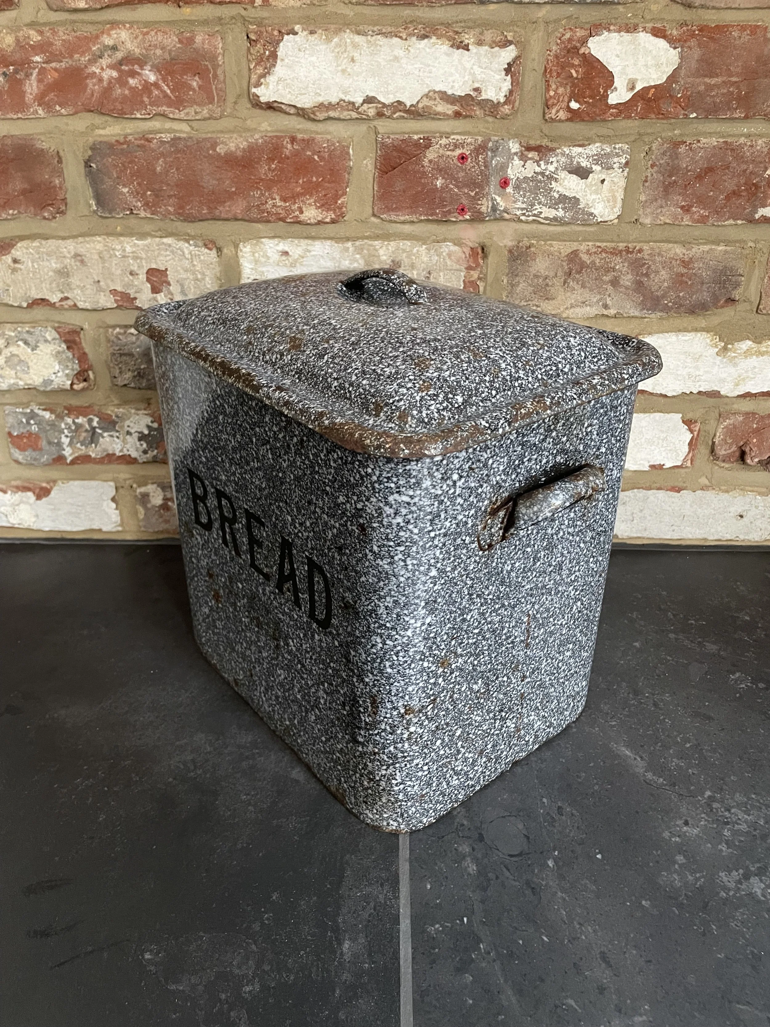 Vintage_Breadbin_03b.jpeg