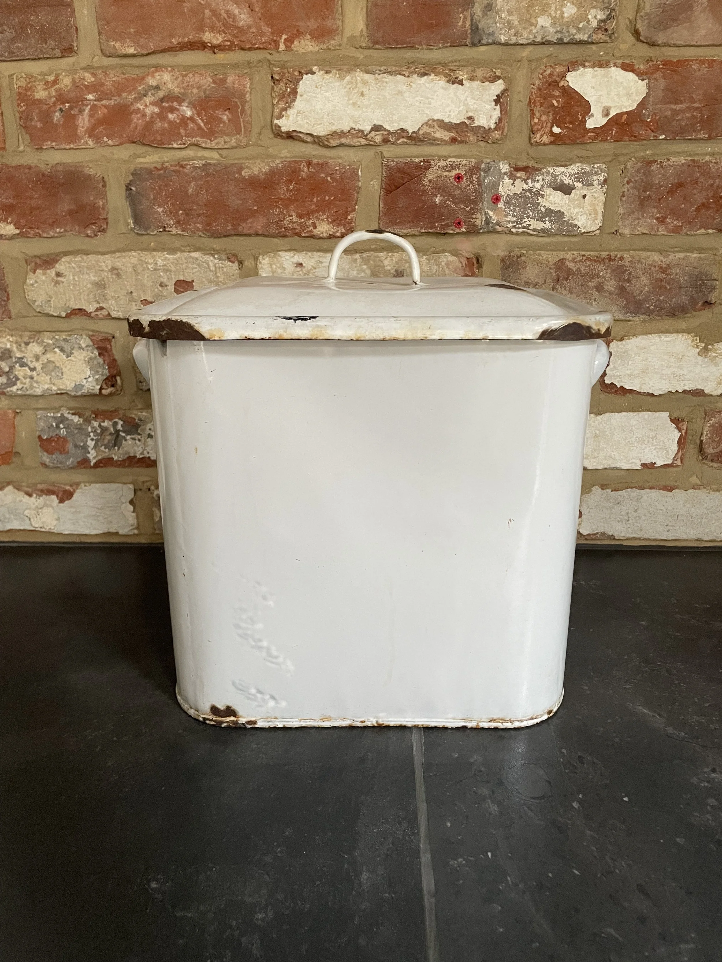 Vintage_Breadbin_01c.jpeg