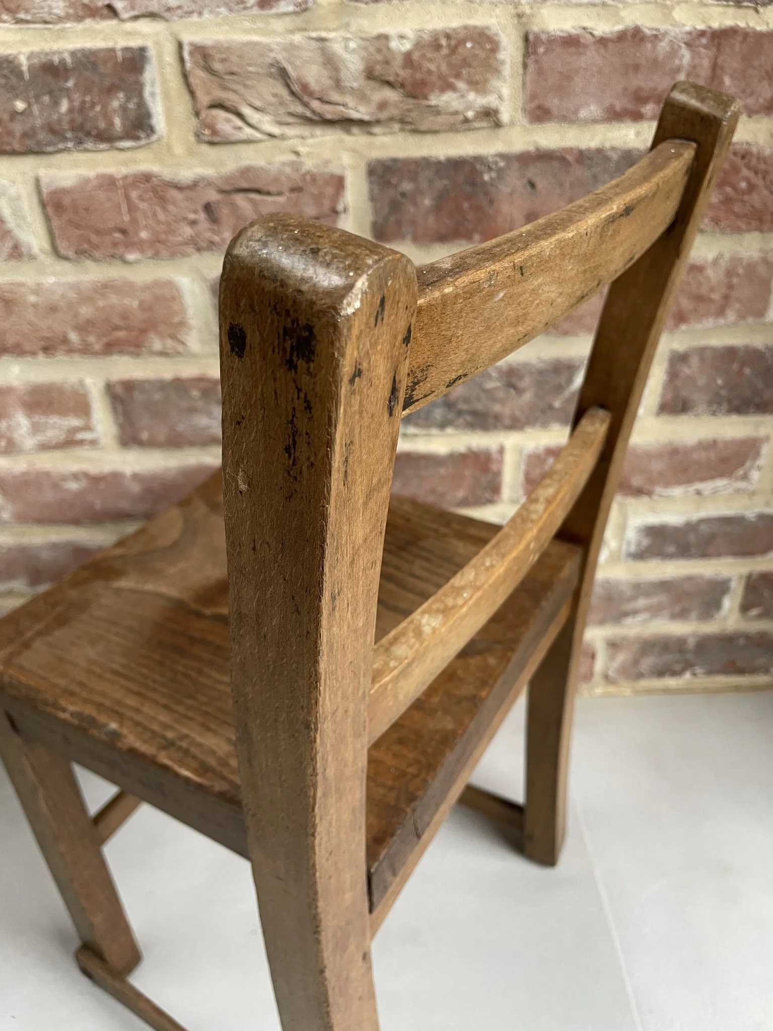 Vintage_childs_chair_01d.jpg
