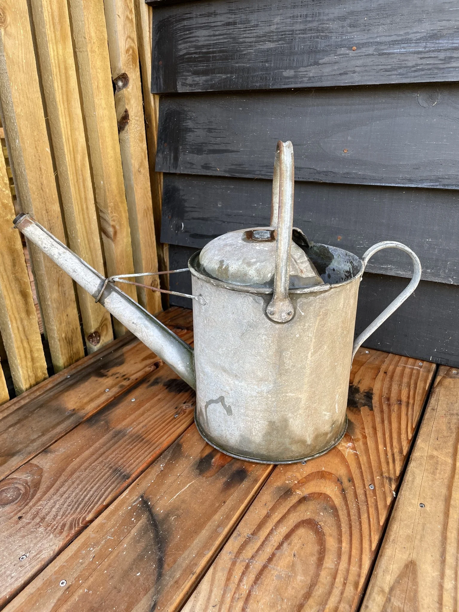 Vintage_Watering_can_03a.jpg