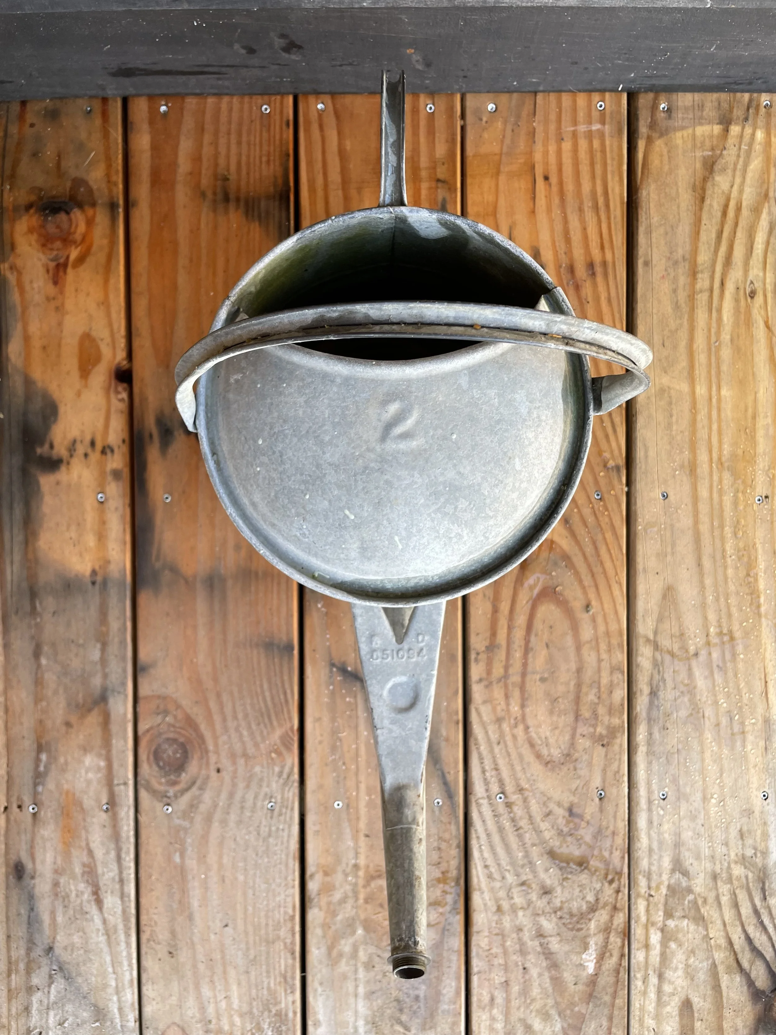 Vintage_Watering_can_02b.jpeg