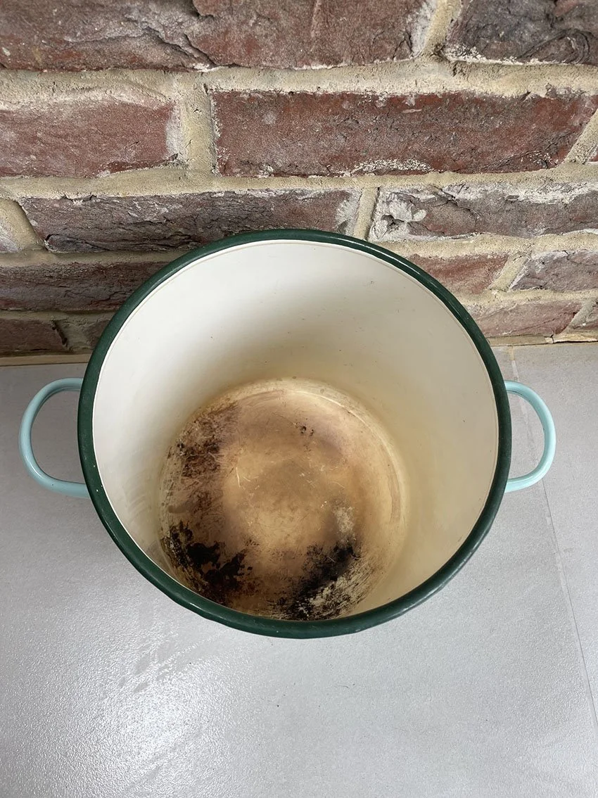Vintage_enamel_bin_01e.jpg