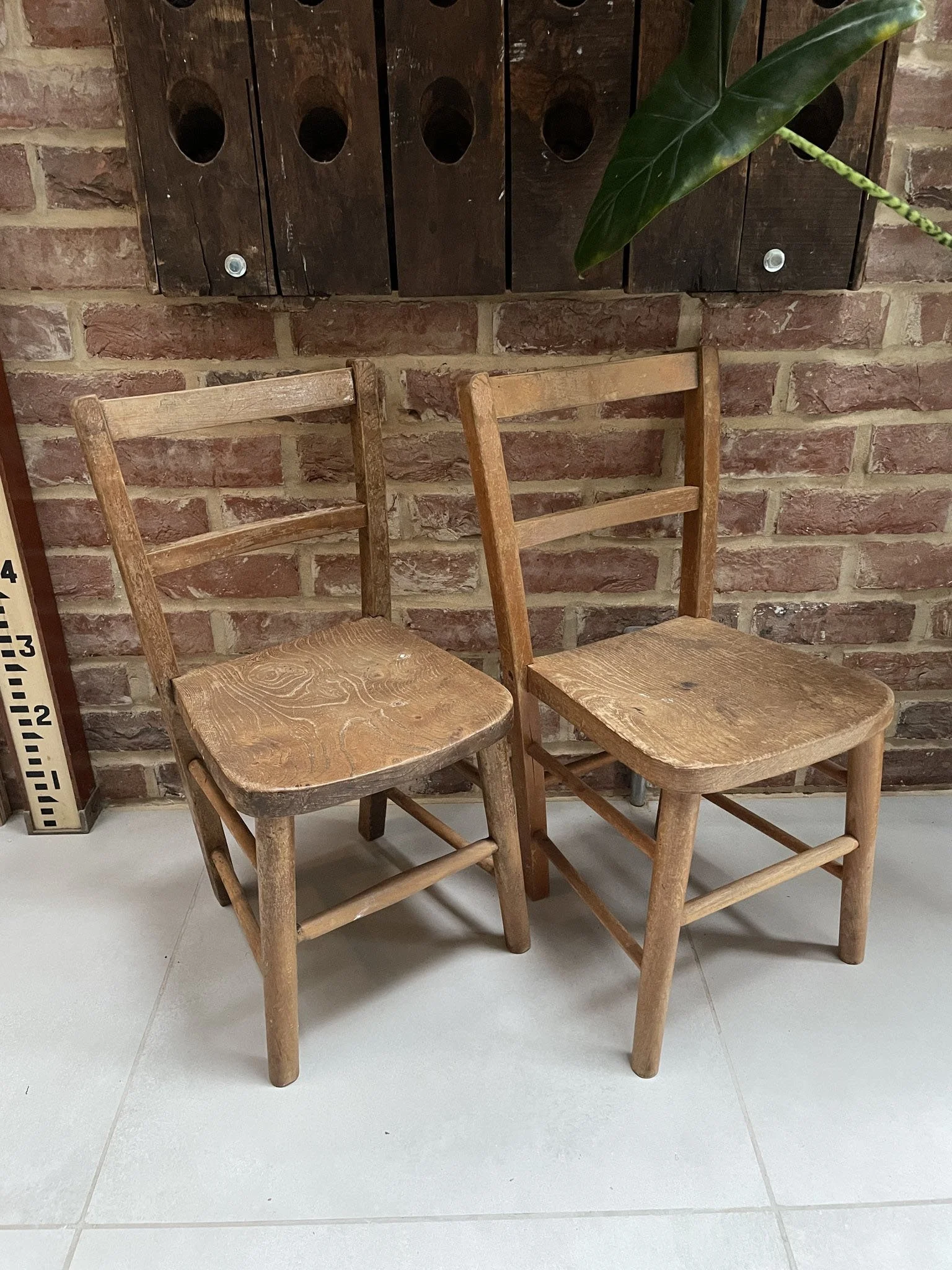 Vintage_childs_wooden_chair_01a.jpg