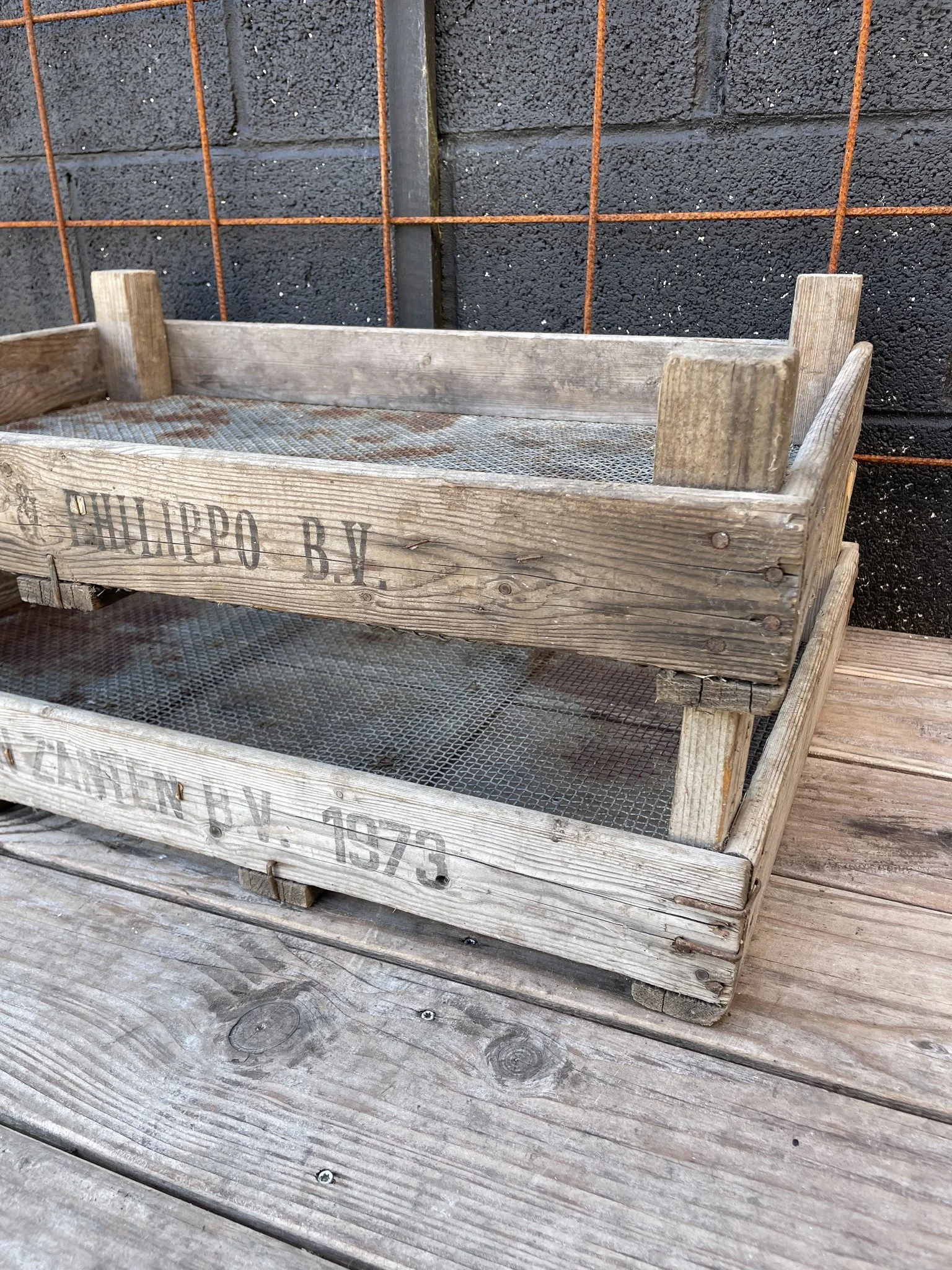 Vintage_apple_crates_01d.jpg