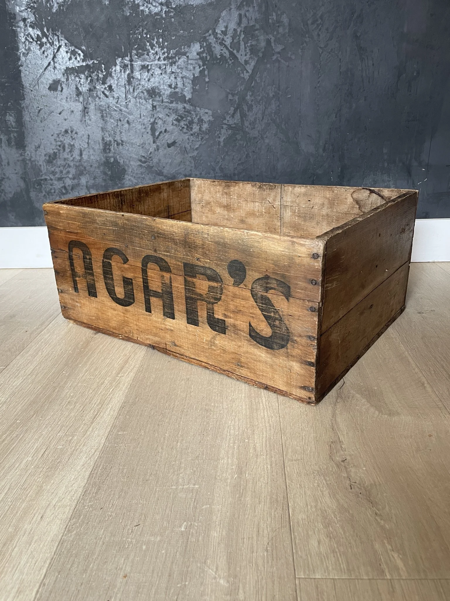 Vintage_wooden_agars_crate_01a.jpg