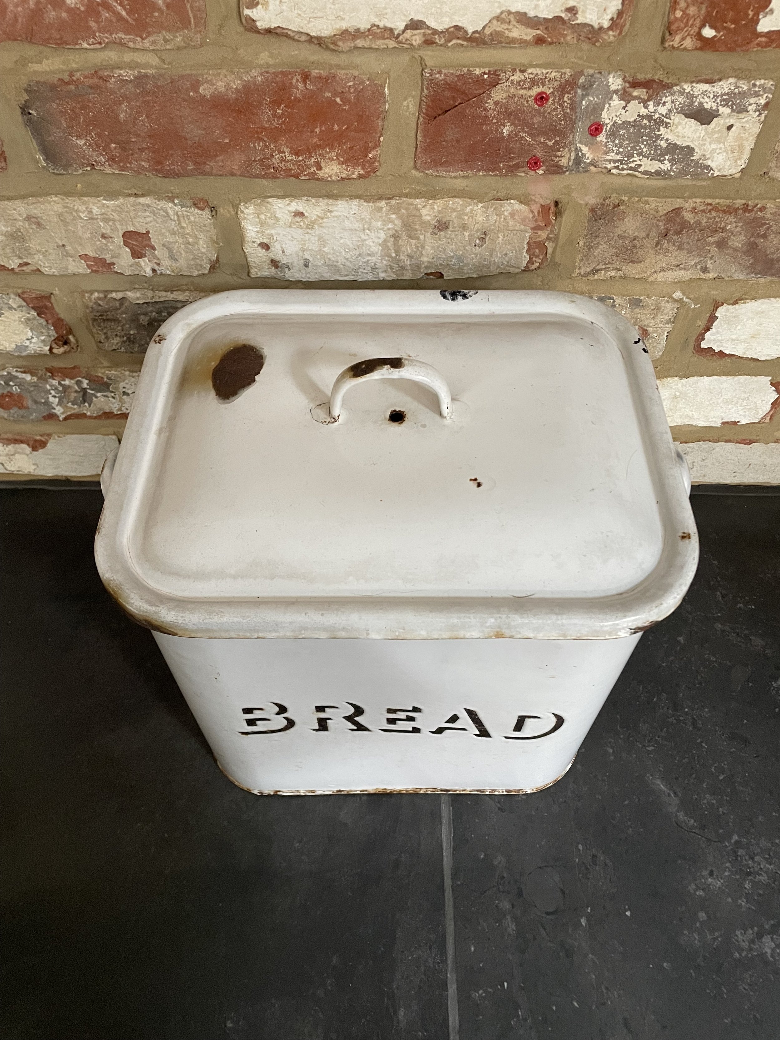 Vintage_Breadbin_01d.jpeg