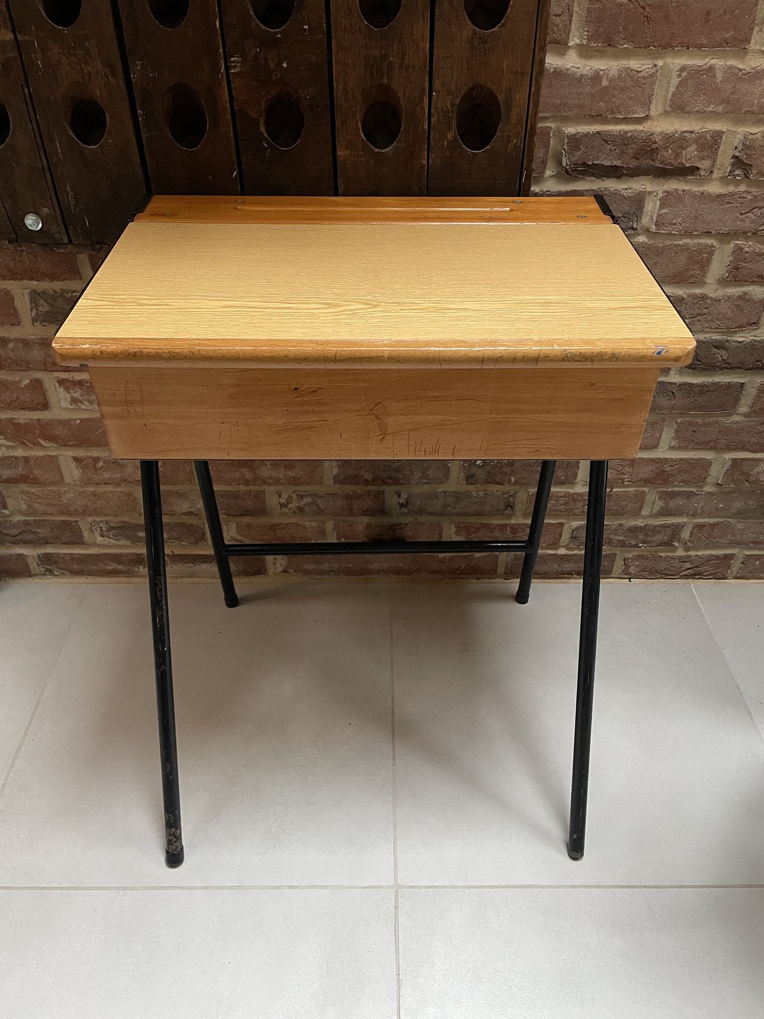 Vintage_School_Desk_05b.jpg
