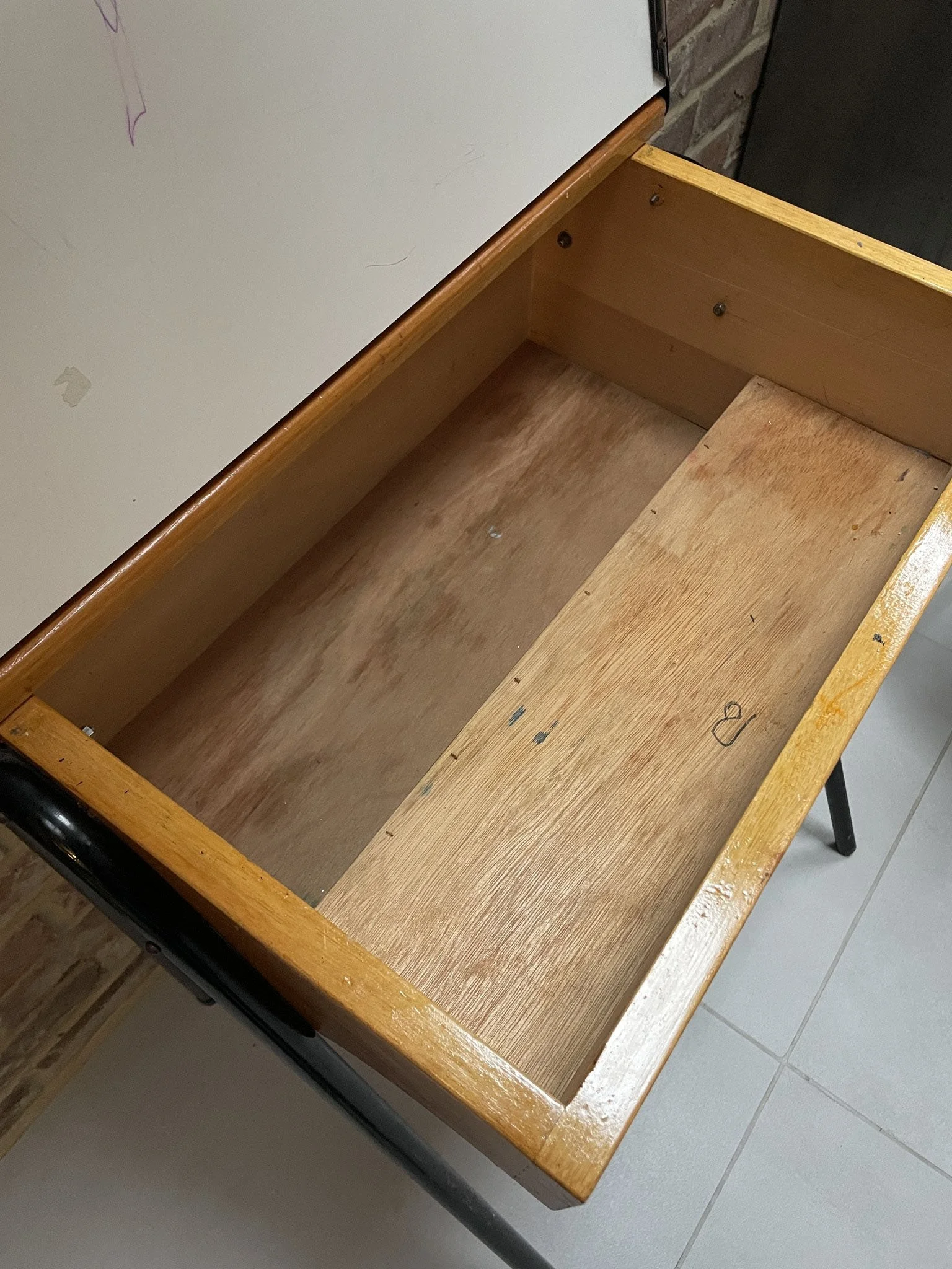 Vintage_School_Desk_05f.jpg