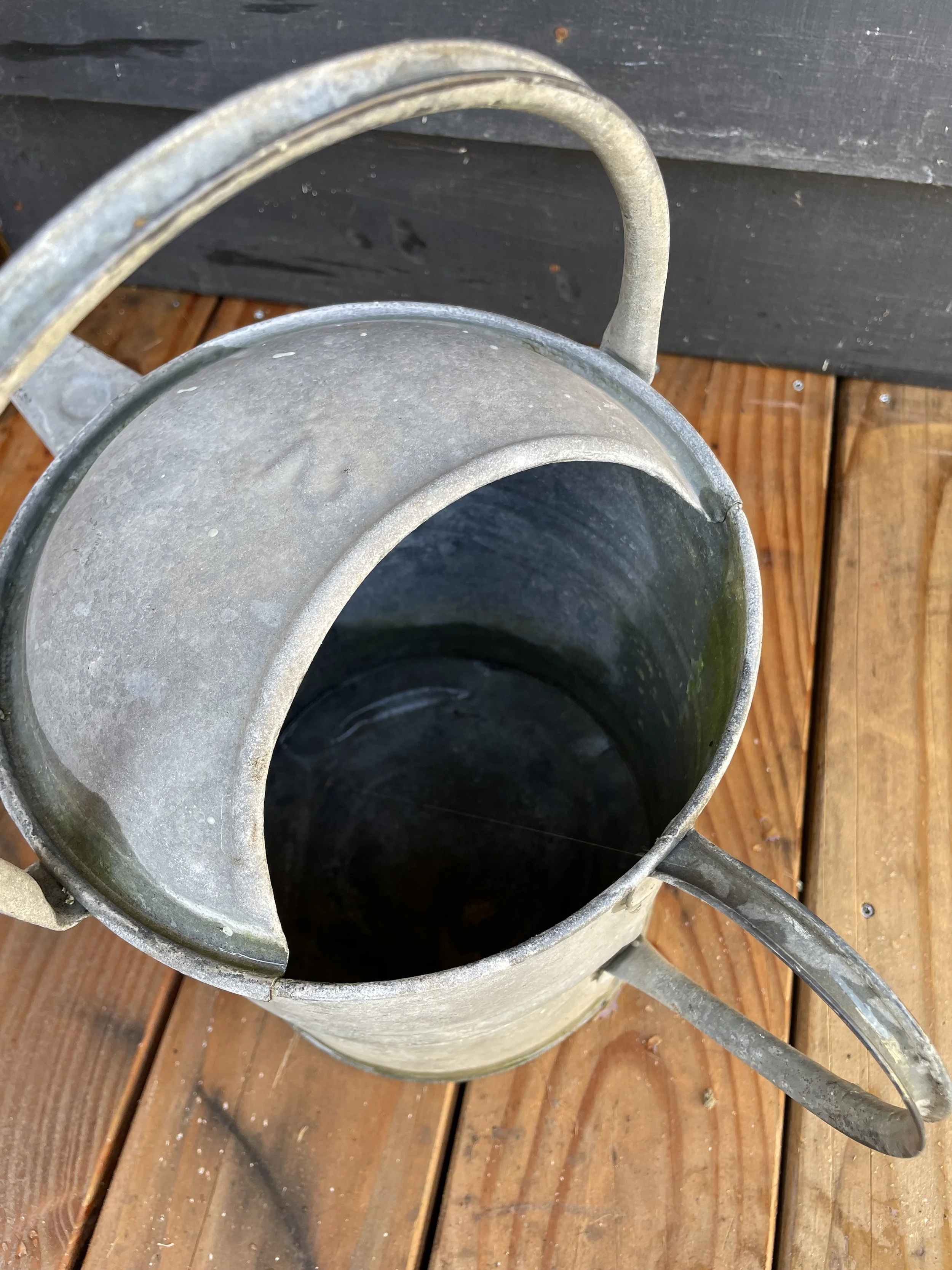 Vintage_Watering_can_02c.jpeg