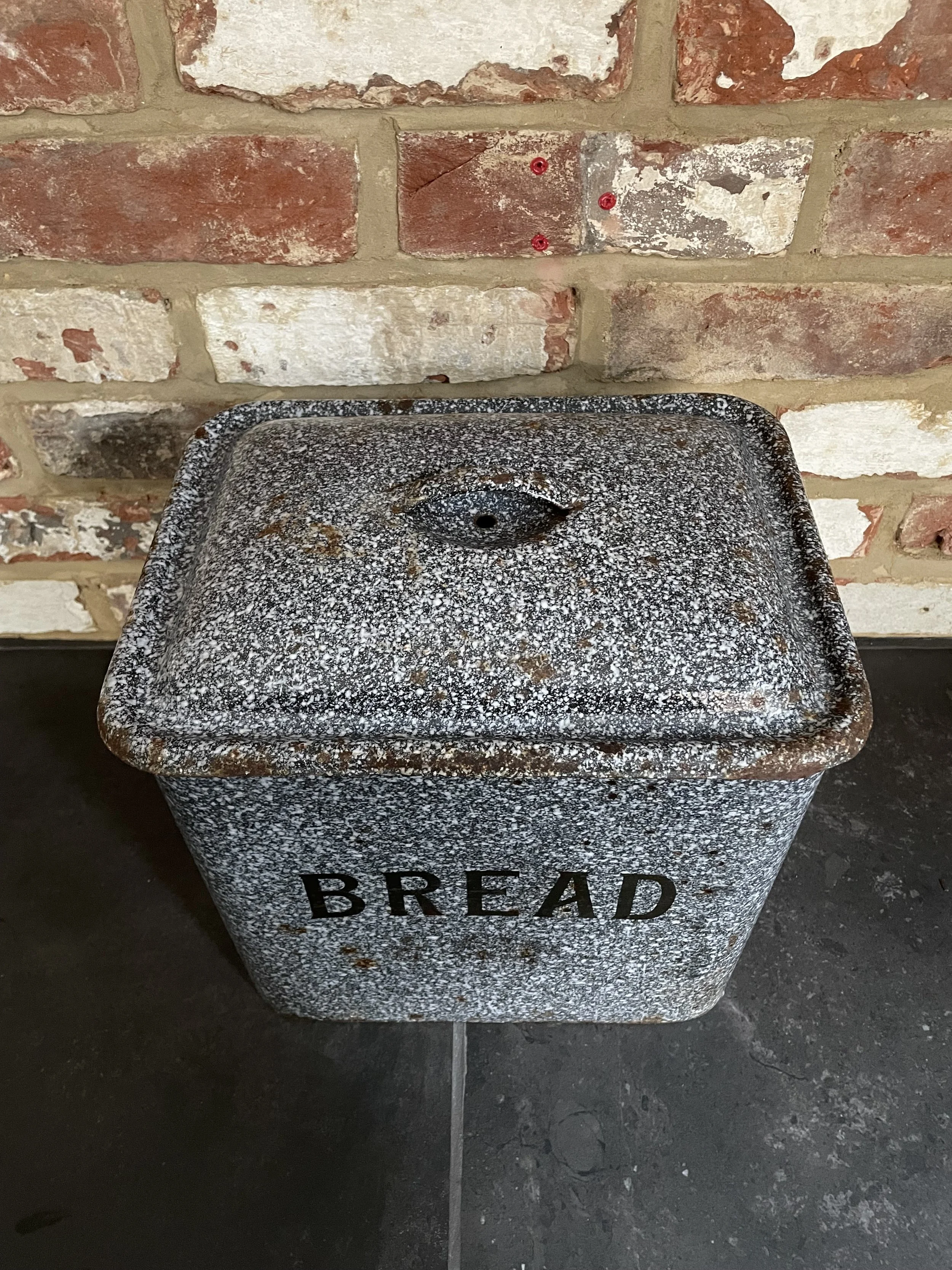 Vintage_Breadbin_03d.jpeg