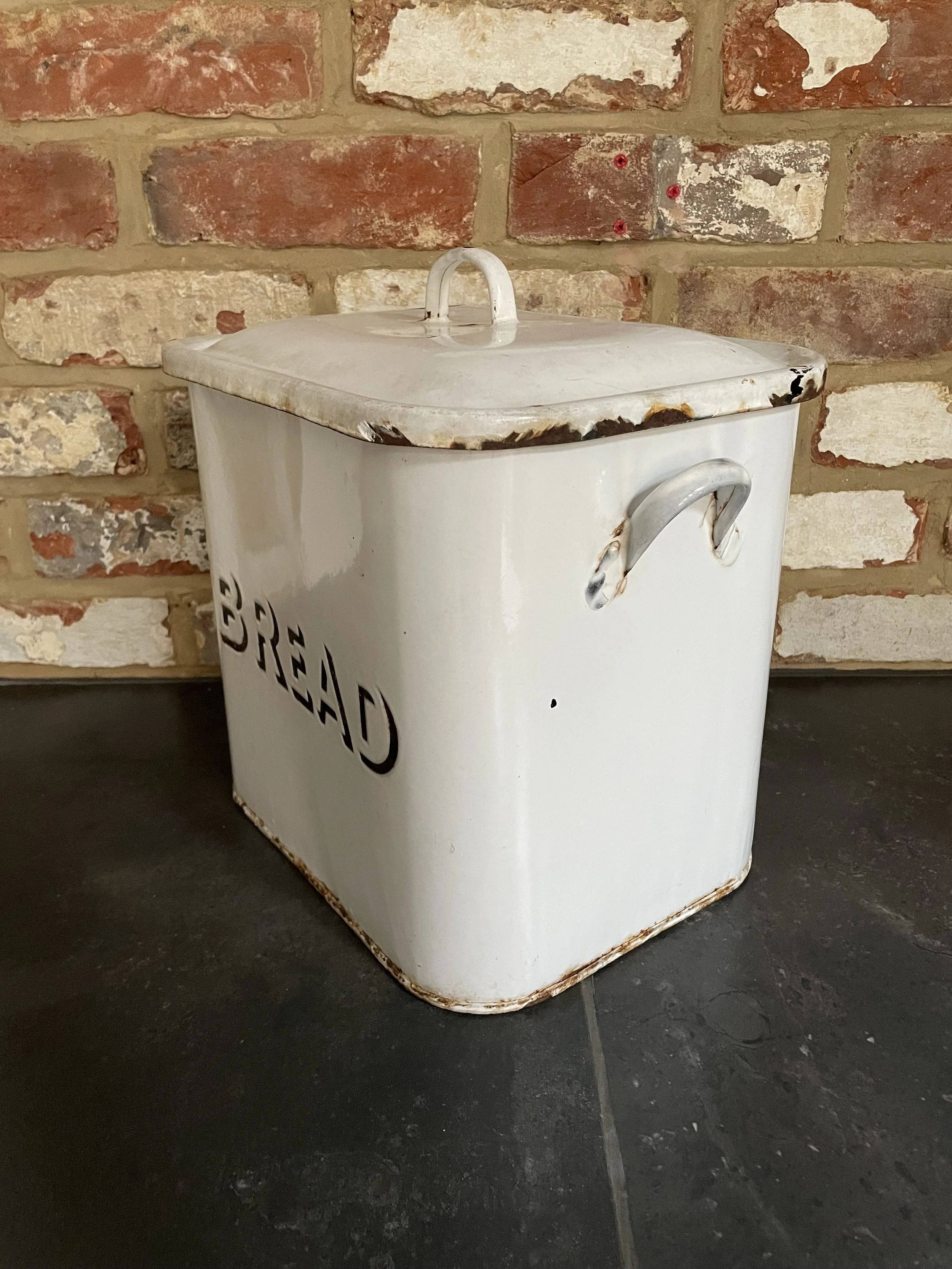 Vintage_Breadbin_01b.jpeg