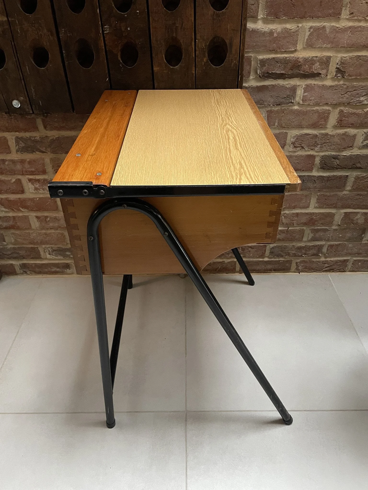 Vintage_School_Desk_05c.jpg