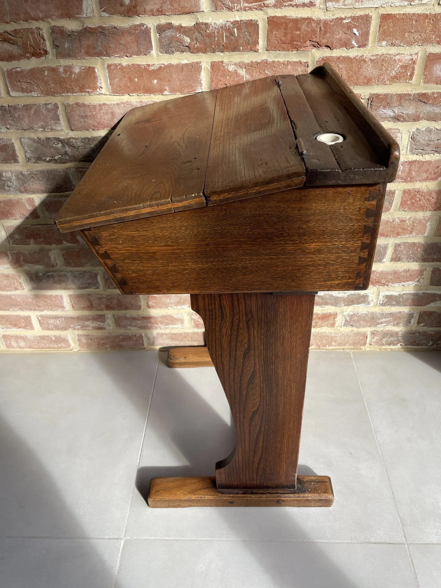 Vintage_wooden_school_desk_03b.jpg