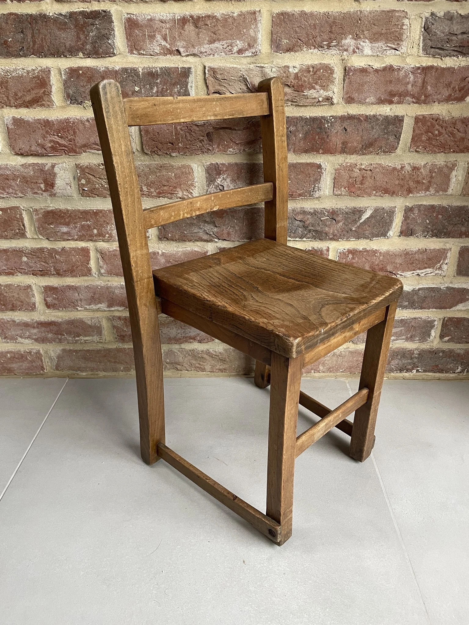 Vintage_childs_chair_01f.jpg