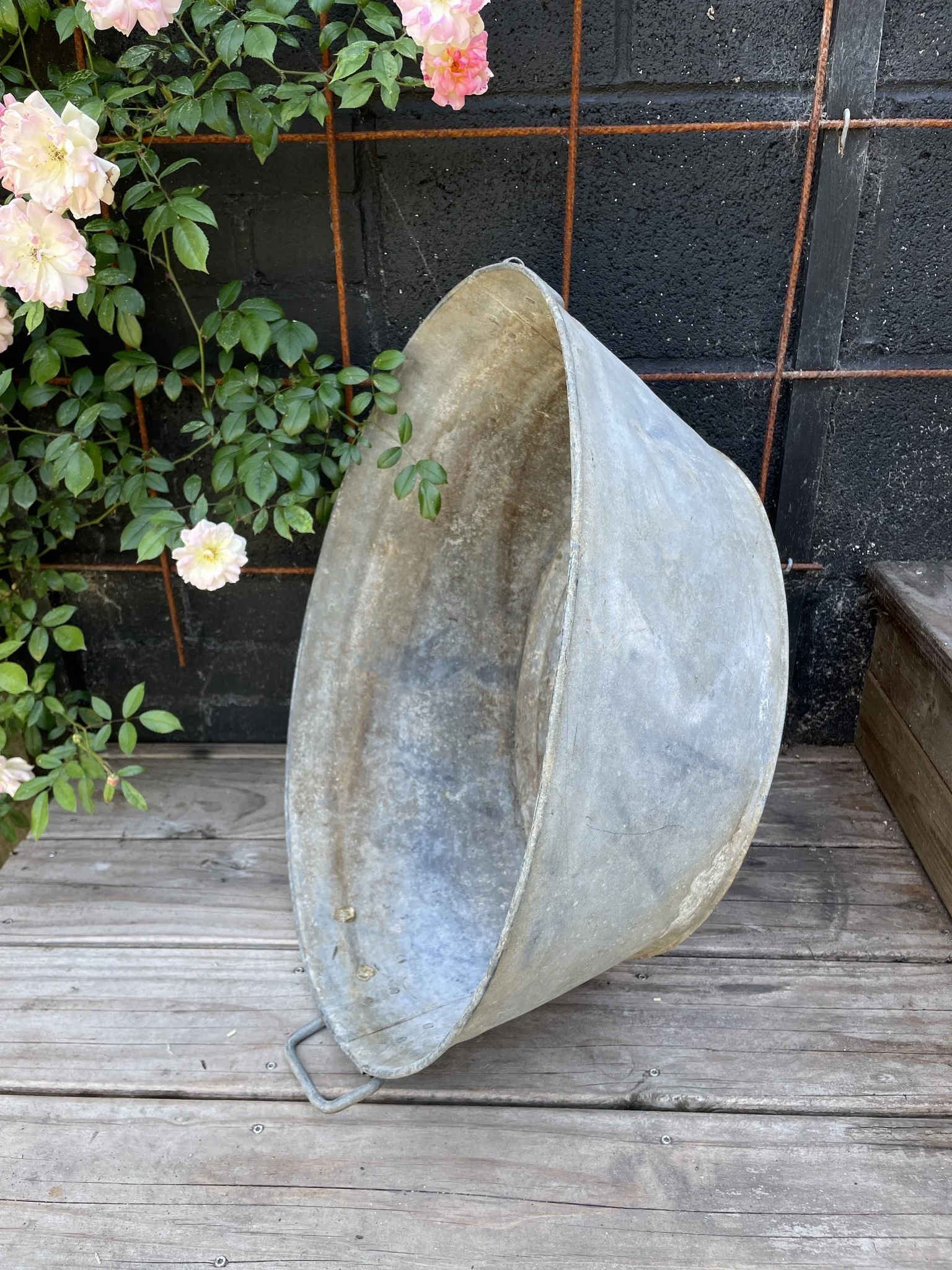 Vintage_galvanised_oval_planter_01a.jpg