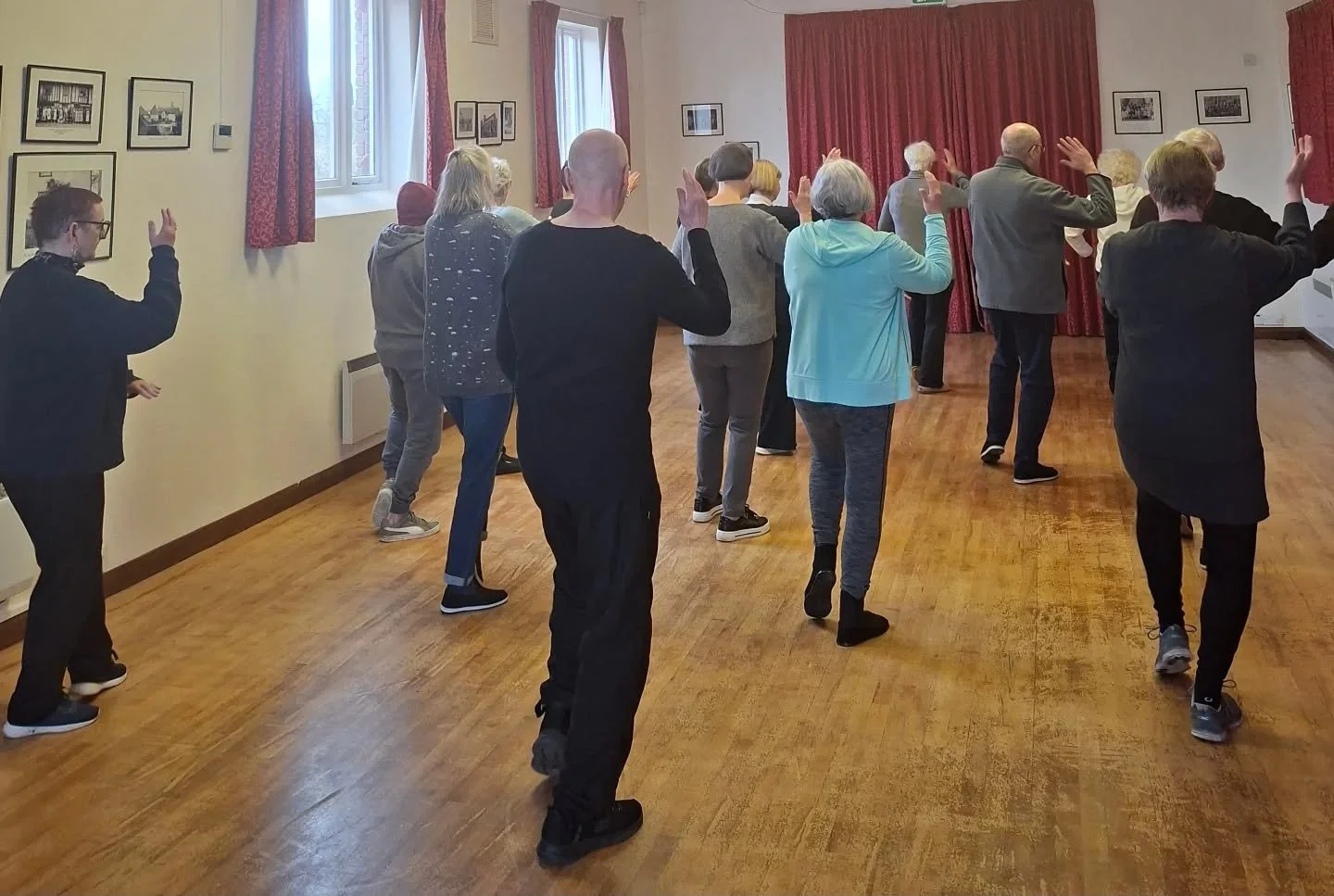 This week in tai chi we have been working on turning our torso rather than waving our arms about too much...lots of beginners being helped by a wonderful group of non-beginners (now known as the elite corps) :))