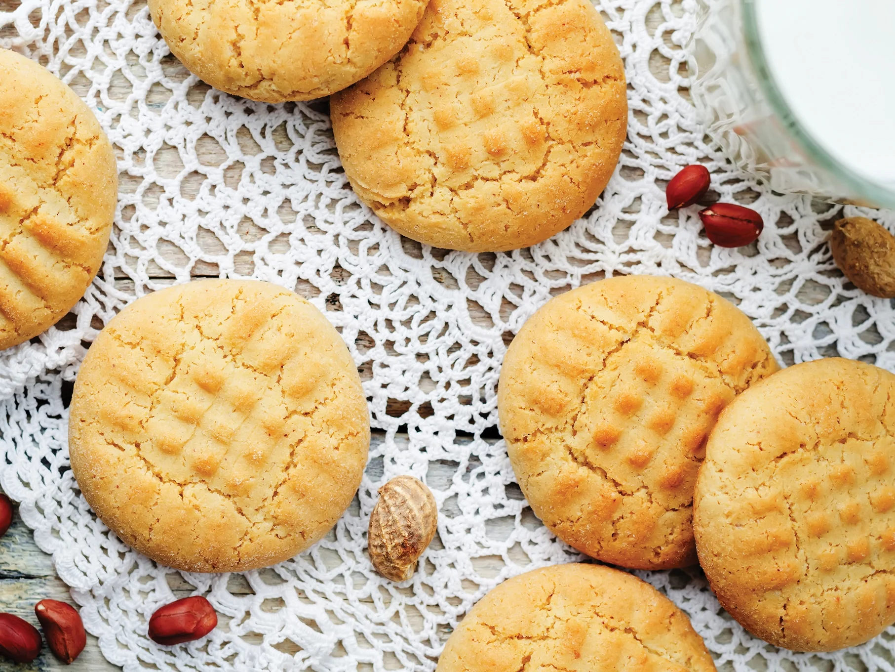 peanut-butter-cookies-PWV92N5.jpg