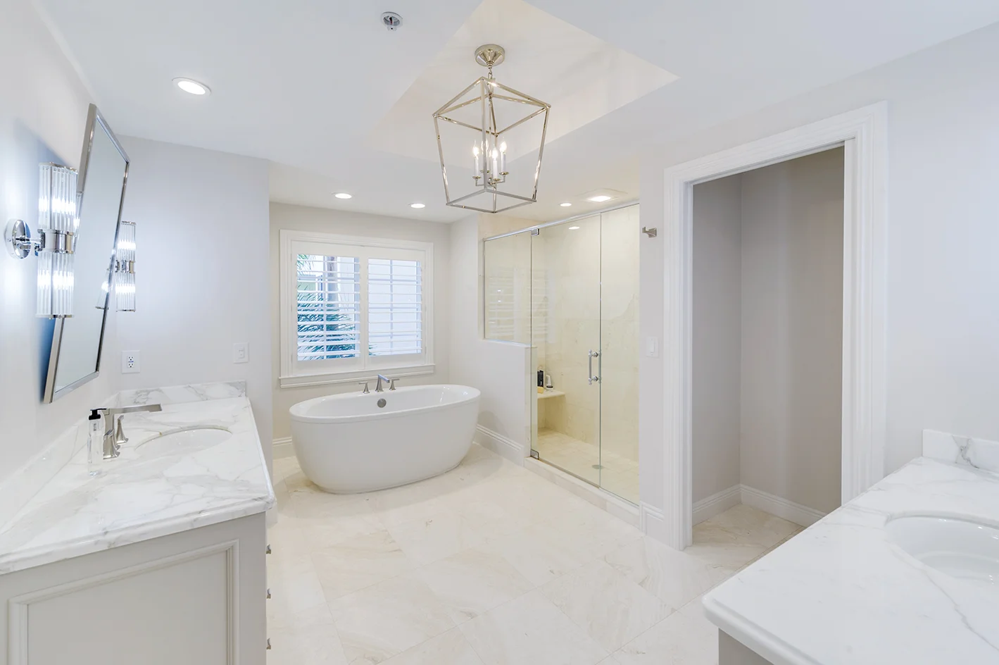 6. 425_3rd_Ave_South-MasterBath.jpg