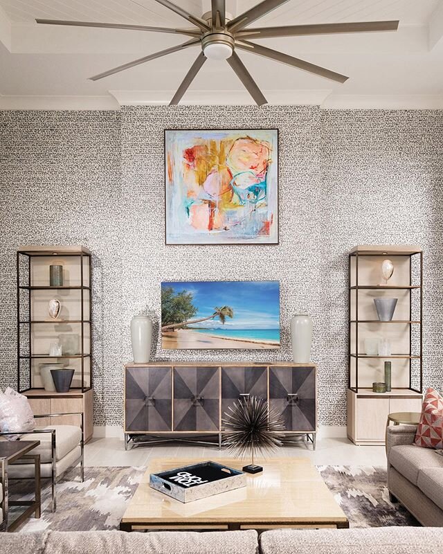 Loving this room from @lmg_design_consulting - check out the rest of this fantastic home on our blog at yhmagazine.com!

#yhmagazine #hometour #luxury #design #luxuryhome #naples #swfl #southwestflorida #livingroom #homedesign #gulfcoast #naplesfl #h