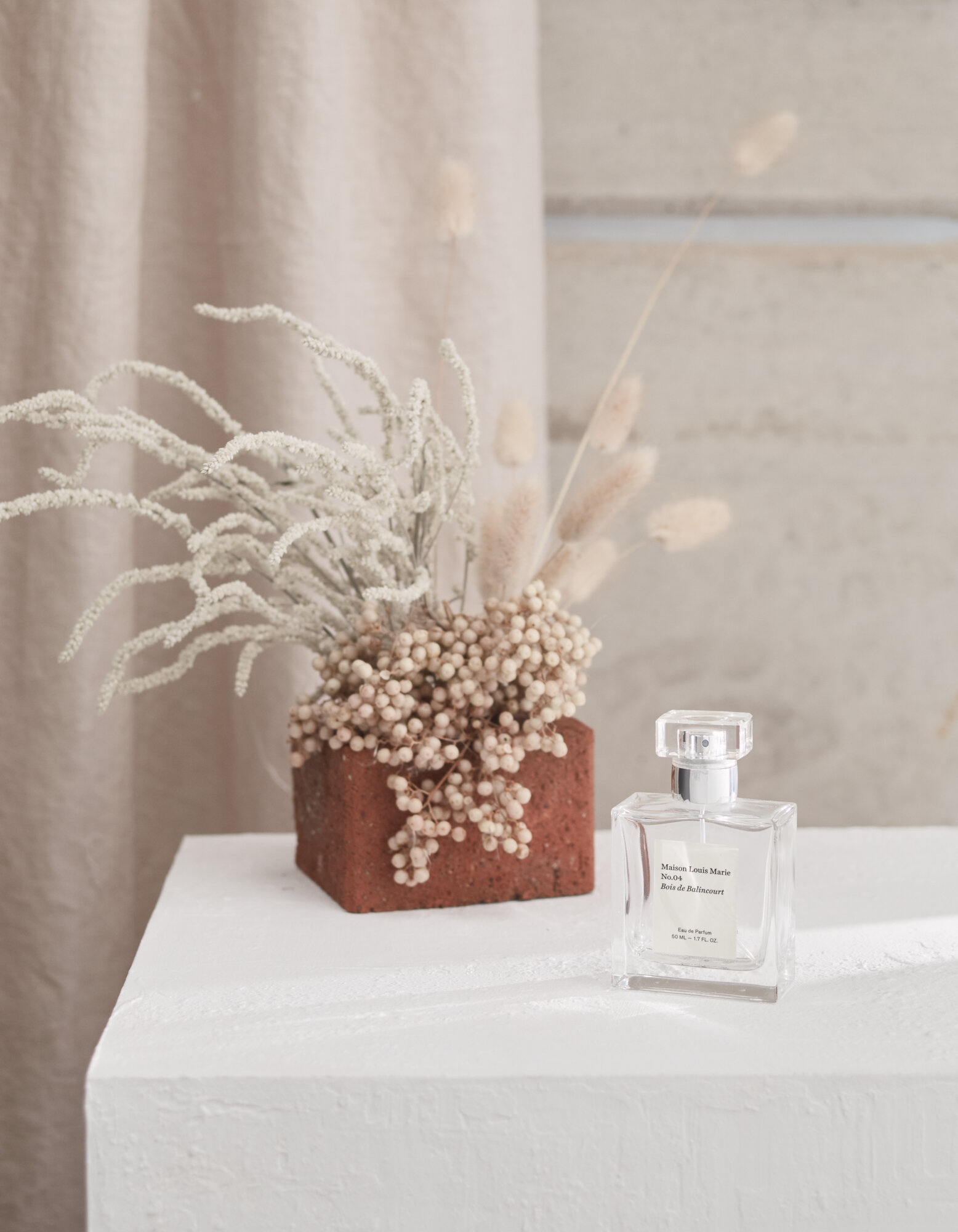   OUR DAILY EDIT PRODUCT PHOTOSHOOT   STYLING BY NINA LILLI HOLDEN  PHOTOGRAPHY BY STEPHANIE MCLEOD  FLOWERS BY LUMEN FLORAL 