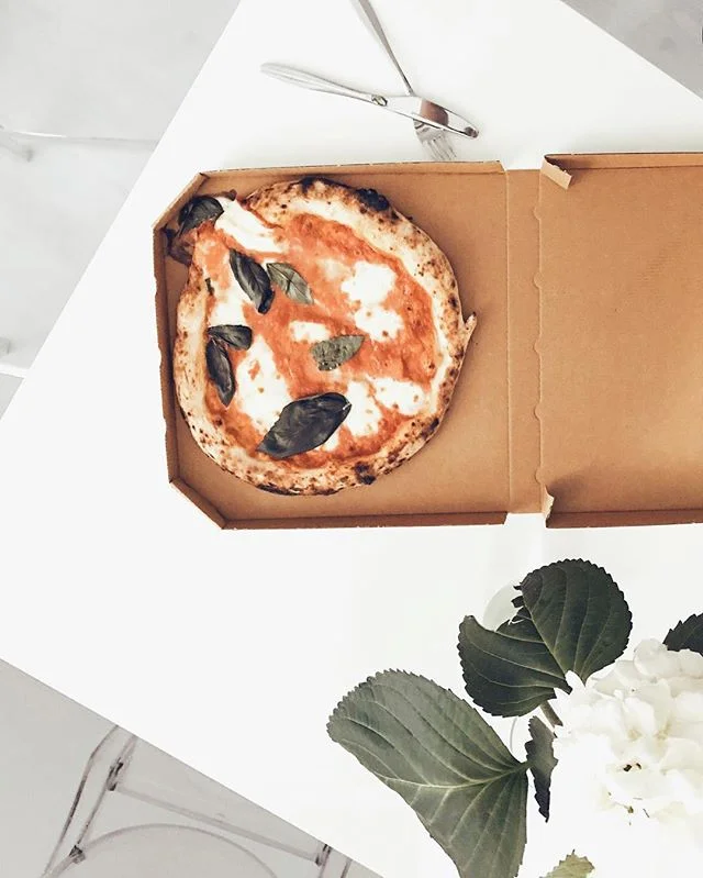 Asioita, joita fiilistelen just nyt: &auml;iti y&ouml;kyl&auml;ss&auml;, suklaatuliaiset ja lempparinaapurini pizzat 🍕🍫🍰 Best pizzas in Helsinki atm (...and I have told you this already before 👌🏻💯)
⠀⠀⠀⠀⠀⠀⠀⠀⠀
⠀⠀⠀⠀⠀⠀⠀⠀⠀
#saturday #t&ouml;&ouml;l&