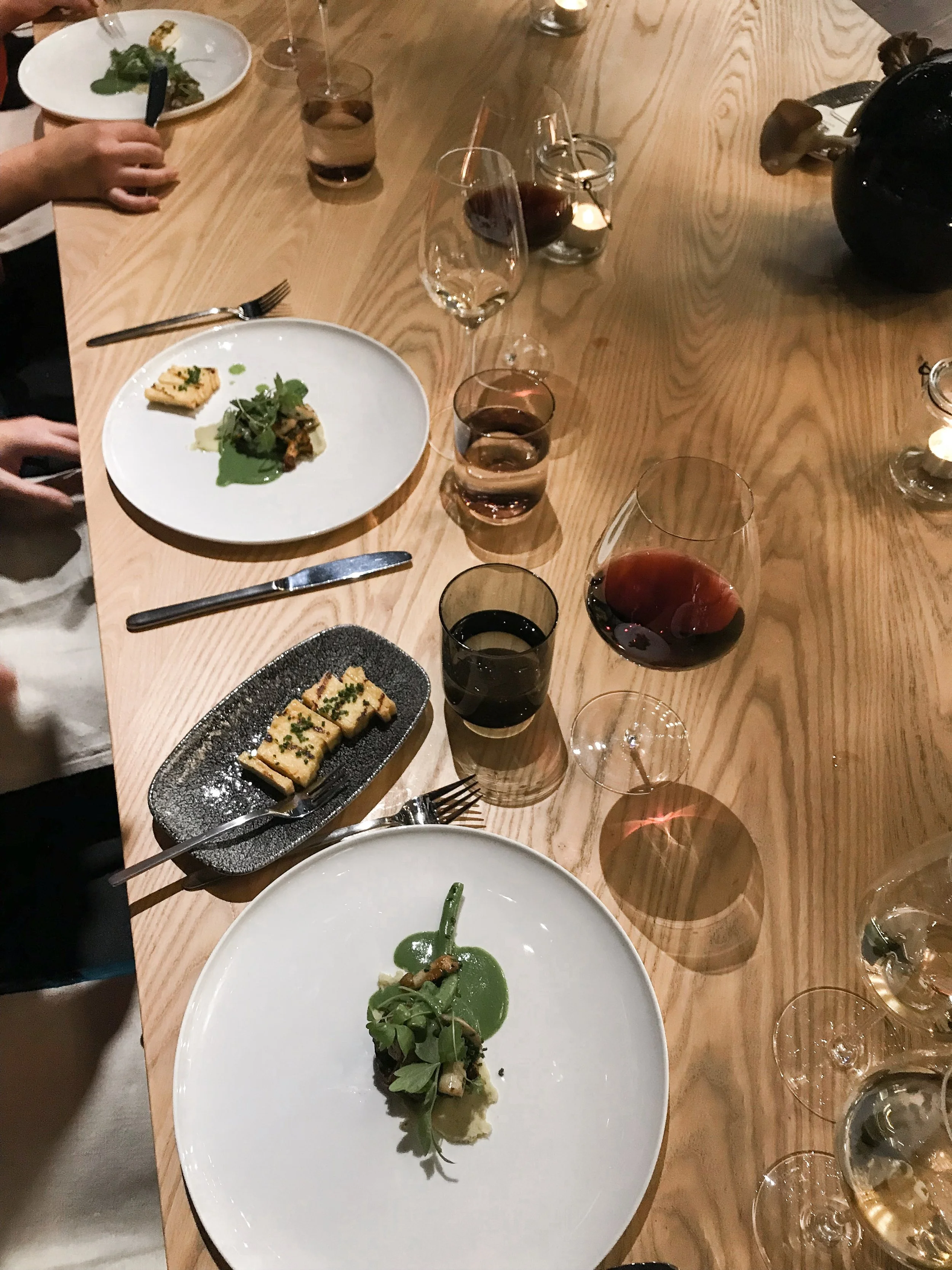  Härkäpapua, metsäsieniä ja paistettua tuoretta tofua Malmilta   