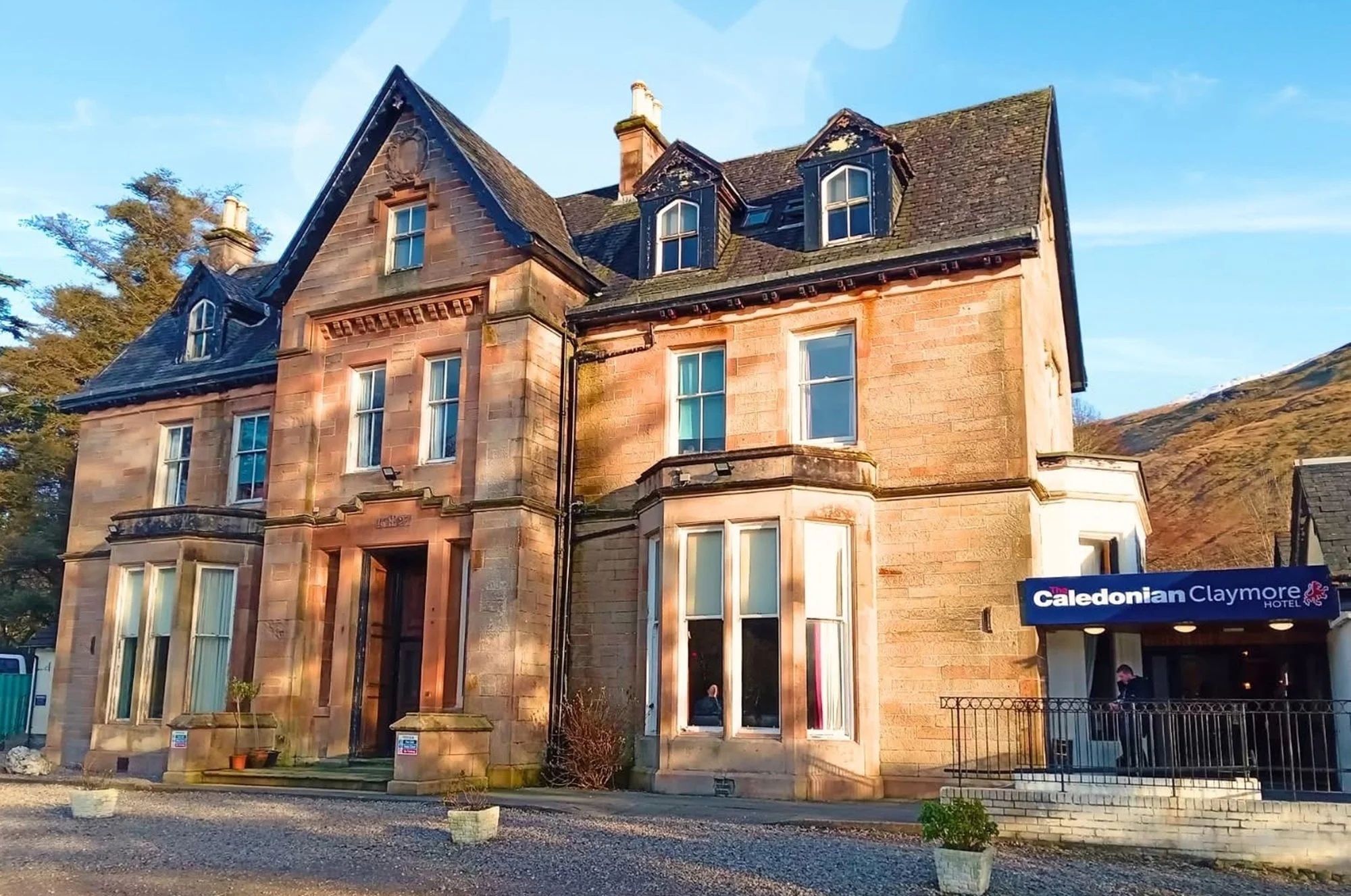 CALEDONIAN CLAYMORE HOTEL