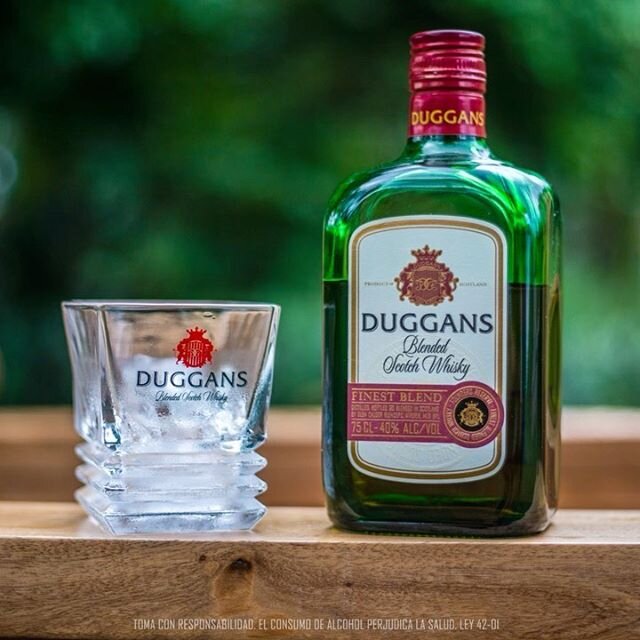 Las noches son para brindar con #Duggans. 🥃 Ordena tu #WhiskyDuggans directo a casa. ⁣
⁣
Desliza para ver los puntos de venta. ⏩ ⁣
⁣
#PorqueTuMerecesMas ⁣
#Whisky ⁣
#VDN