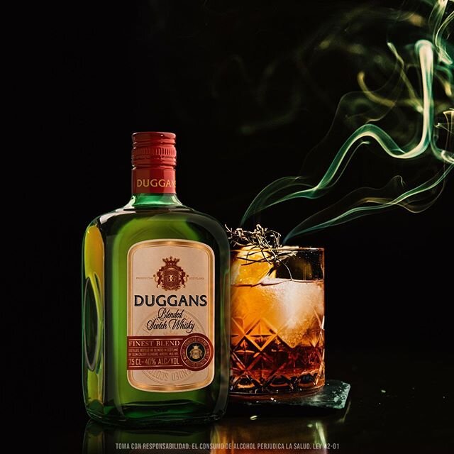 Dale un toque irresistible a este martes. Brinda con #Duggans. Be More. ⁣Be Duggans. ⁣
#DuggansRD ⁣
#PorqueTuMerecesMas ⁣
#Whisky ⁣
#VDN
