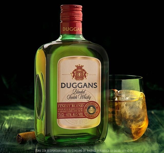Viernes de brindar con #Duggans. La mejor representaci&oacute;n de un verdadero Whisky Escos&eacute;s. Salud. 🥃 ⁣
⁣
#WhiskyDuggans ⁣
#PorqueTuMerecesMas ⁣
#Whisky ⁣
#VDN