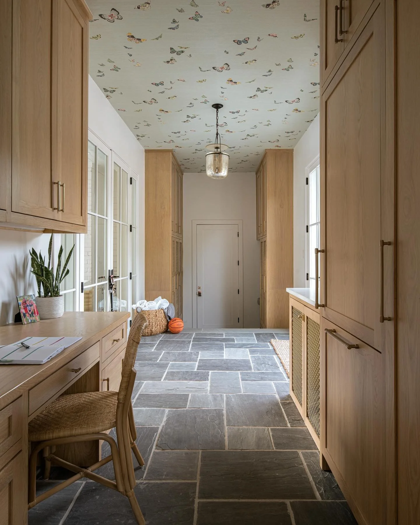 Designed for life&rsquo;s busiest seasons&mdash;starting with back-to-school 🦋🎒🏈⚽️🎾⚾️🏀🏐🩰

Built by @marablehomes 
Architecture by @mgrayarchitecture 
Interiors by @graham.interiors @marablehomes 
📷 by @strictlynaturallight 

#DreamHome #Custo