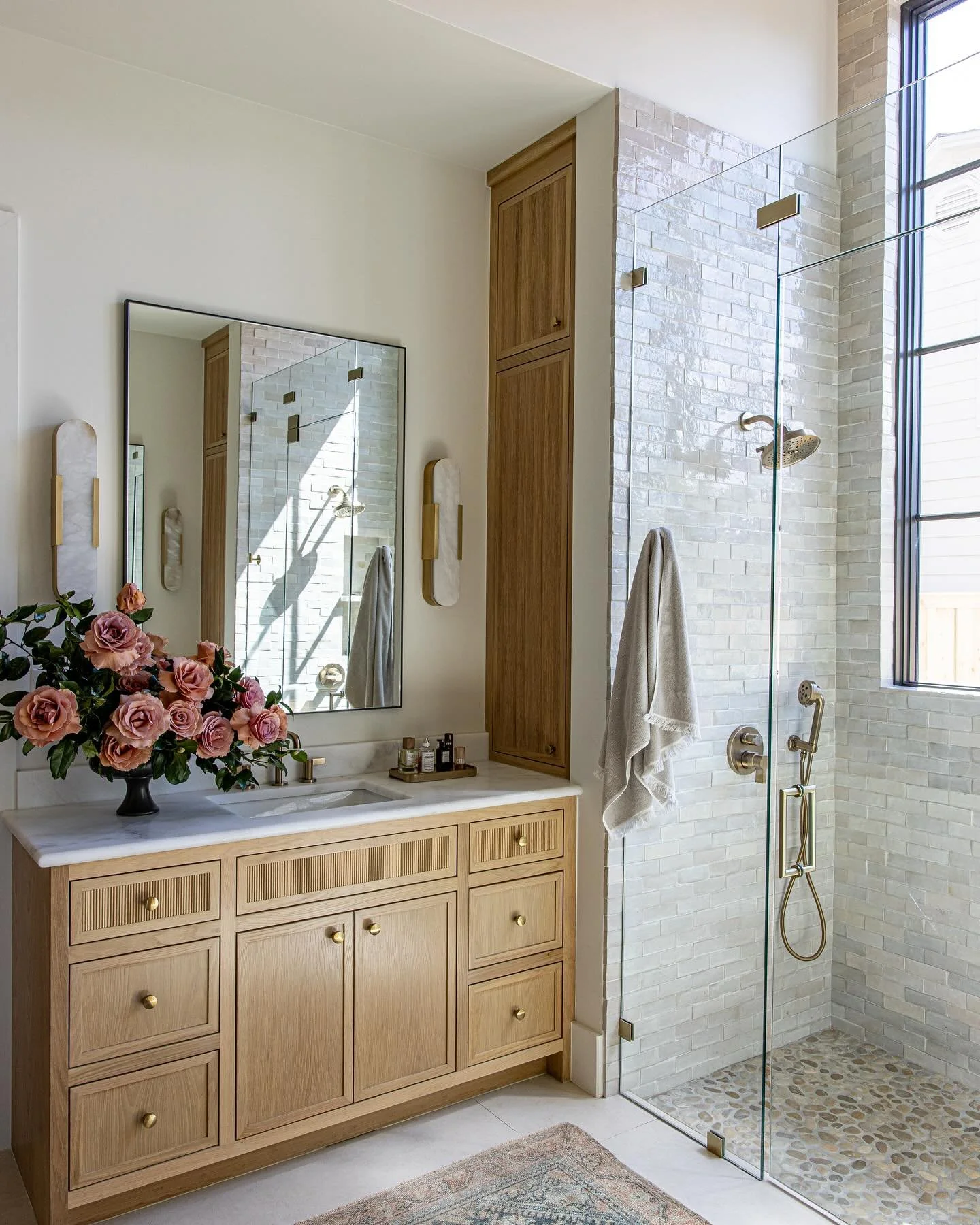 Primary perfection 

Built by @marablehomes 
Architecture by @conserva.studio 
Interiors by @graham.interiors 
📷 by @emerydavis_photography 

#visualcomfort #designinspo #marablehomes #interiordesign #riad #custombuilder