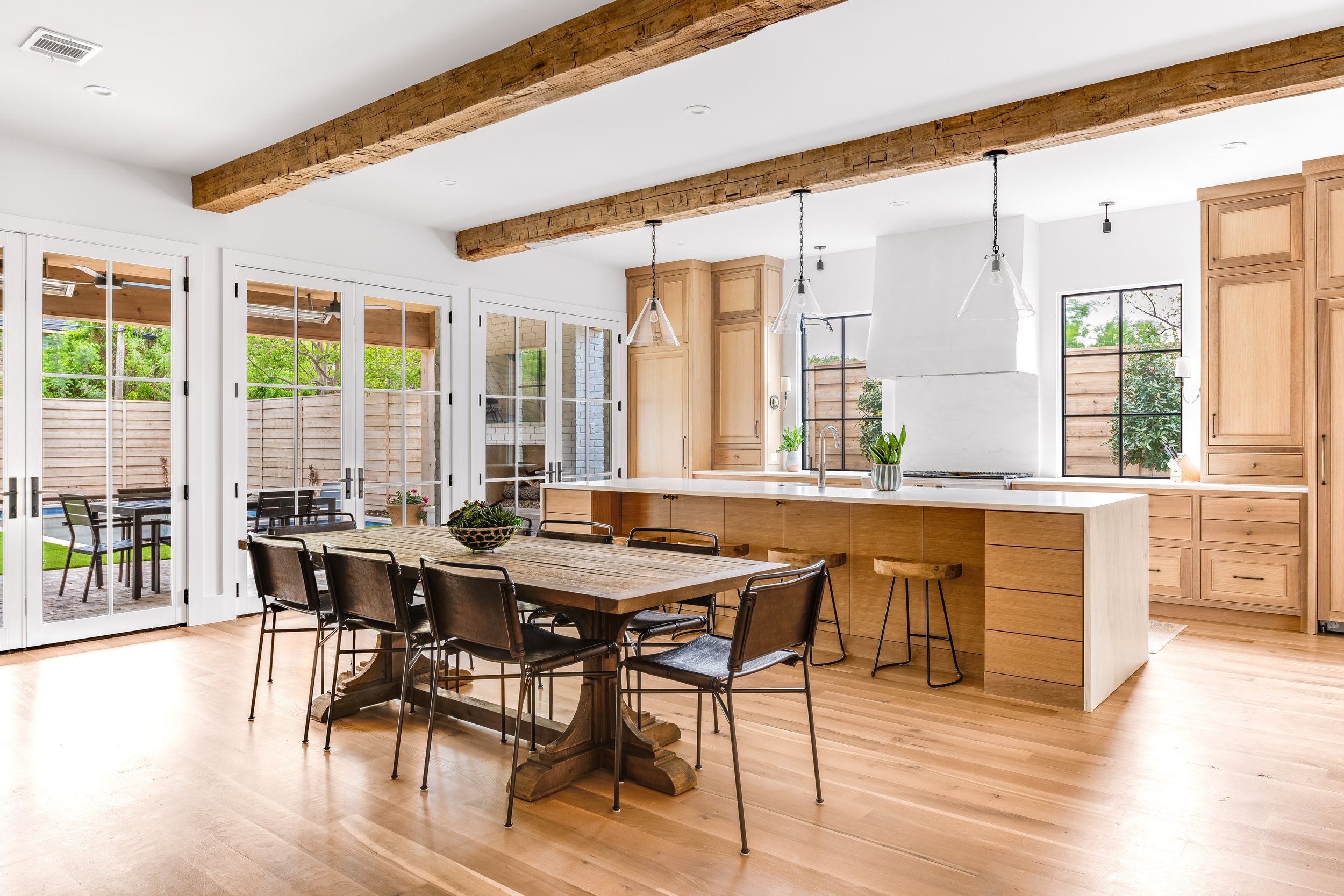 9252 Shoreview kitchen dining.jpg