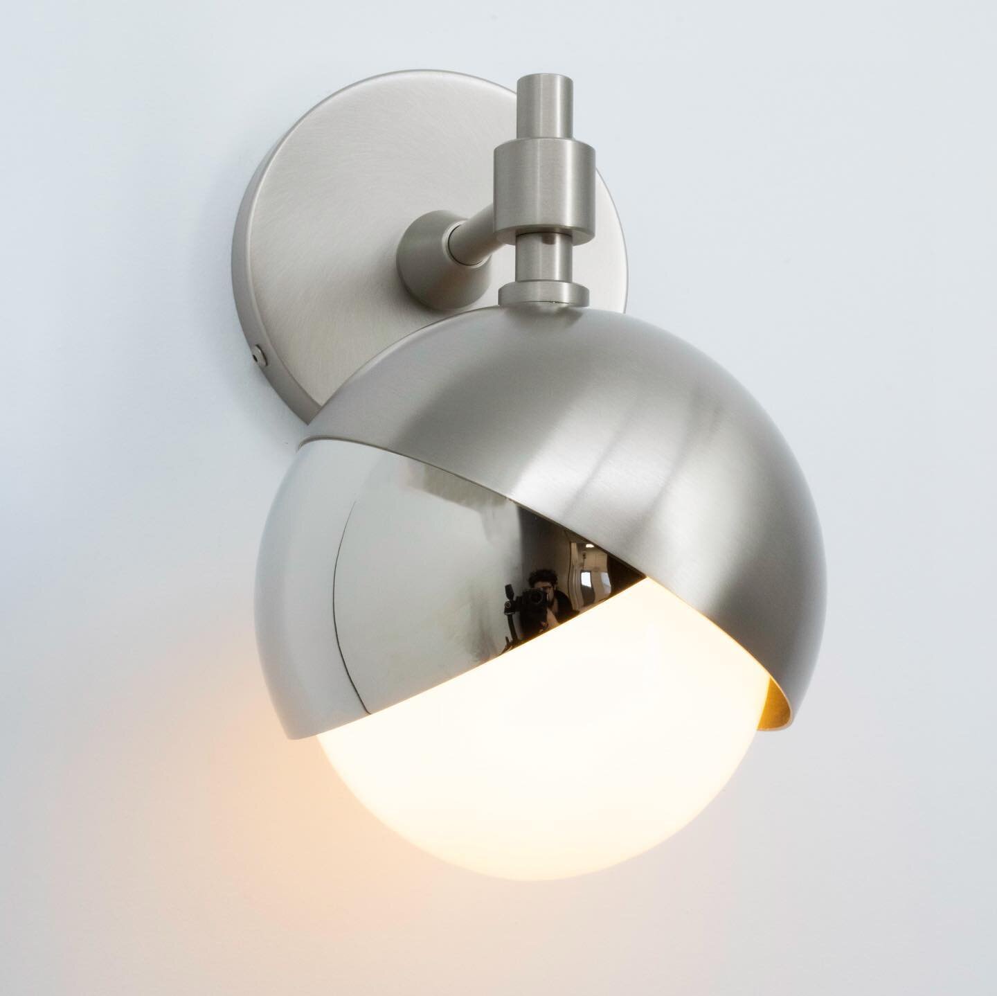 Beauty is a group effort, and we love to collaborate.  We adore this creative two-tone nickel finish configuration dreamt up by @pressinteriors for a pair of our Benedict Simple Sconces.
.
.
.
.
.
.
#trella #trellastudio #benedict #sconce #interiorde