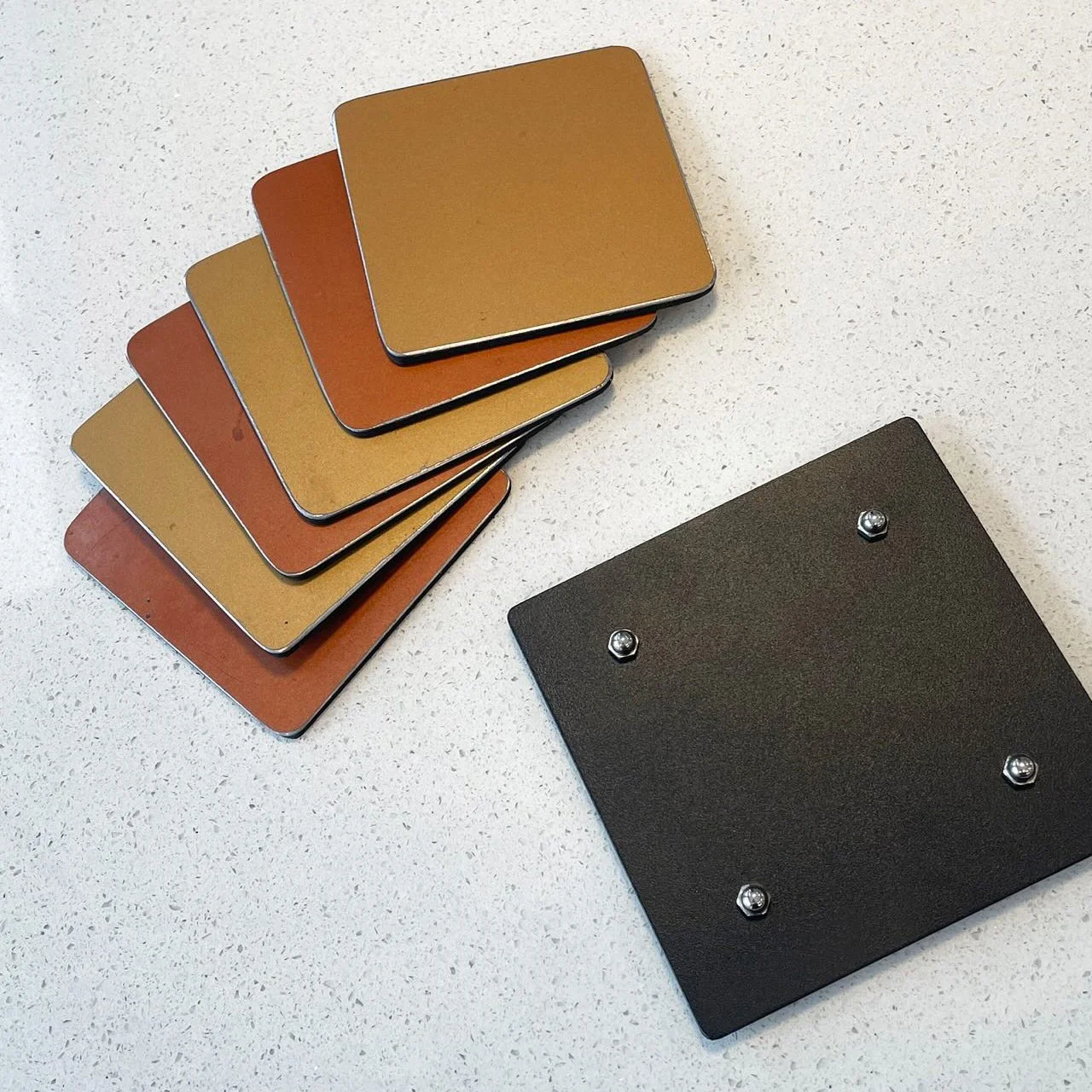 Sous-verres capots duotones