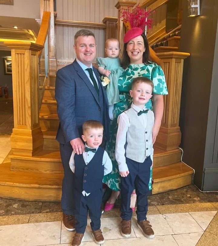 Siobhan and her beautiful family 💗💚 - wearing the Hestia pink teardrop, hired for a recent family wedding 

#hathire #hathireuk #hathire glasgow #weddingguest #weddingguestinspo #greenandpink #pinkhatgreendress