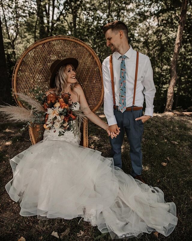 Finally got a bride in this chair and I couldn&rsquo;t be happier. 🕊 ⁣
⁣
Congrats Jourdan and Bradey!⁣
&bull;⁣
&bull;⁣
&bull;⁣
&bull;⁣
&bull;⁣
&bull;⁣
&bull;⁣
#indianawedding #belovedweddingstories #indianweddingphotographer #midwestweddingphotograp