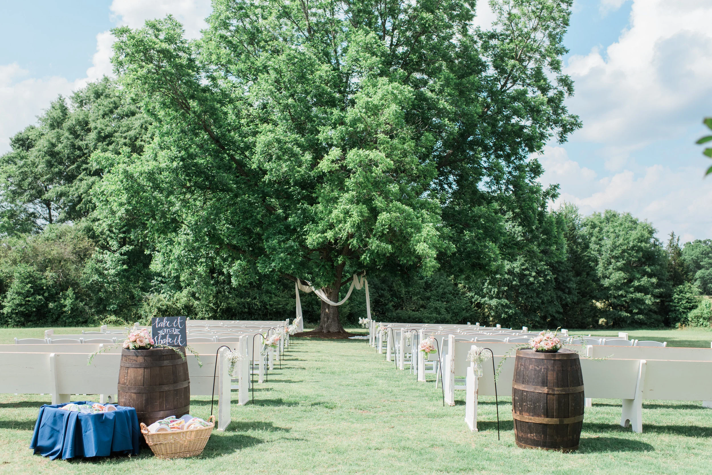 May wedding, photo by Holly Von Laken Photography
