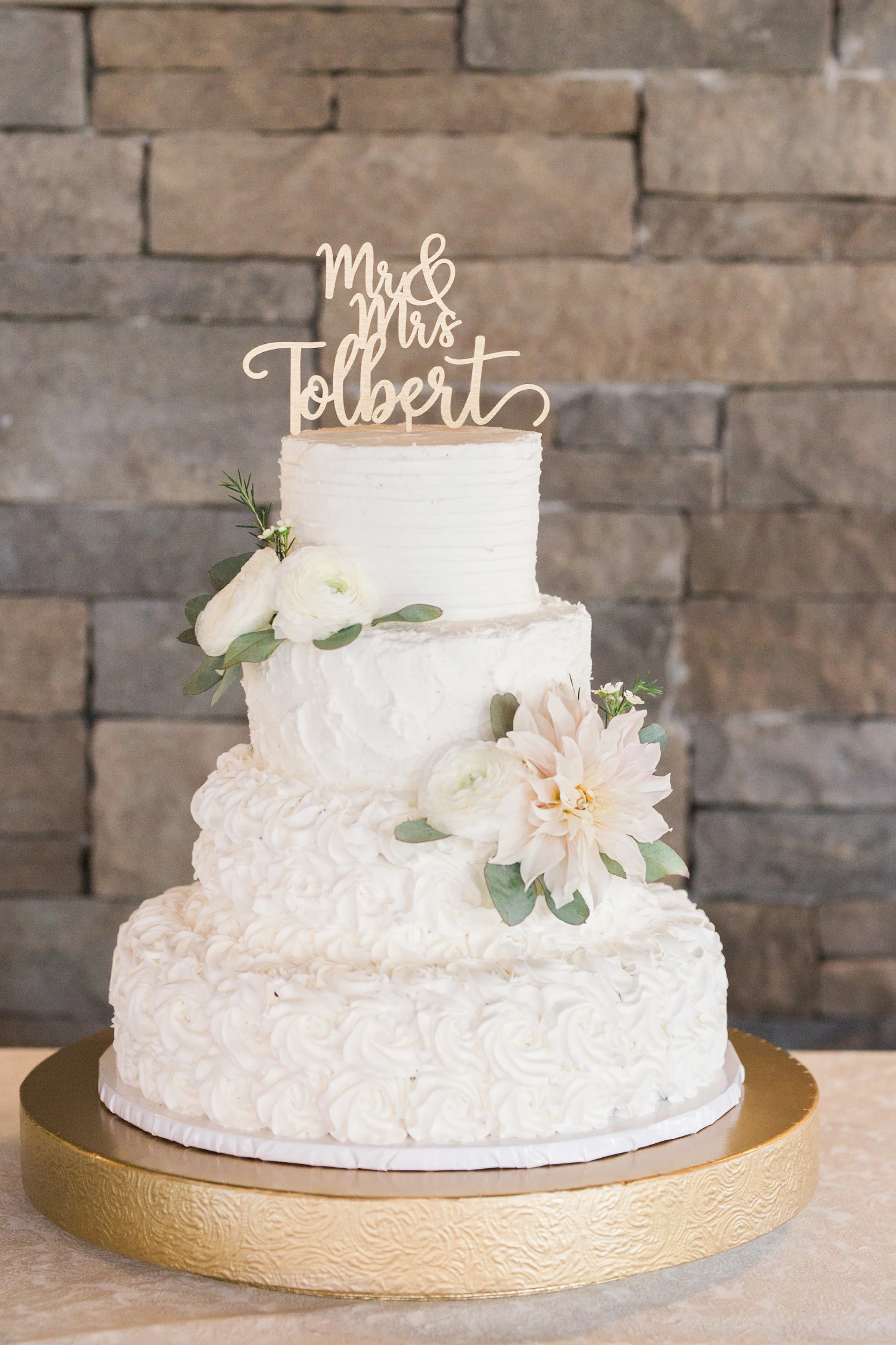 Cake by Make it Cake. pc: Mandee Matthews Photography. August Wedding at Pepper Sprout Barn.